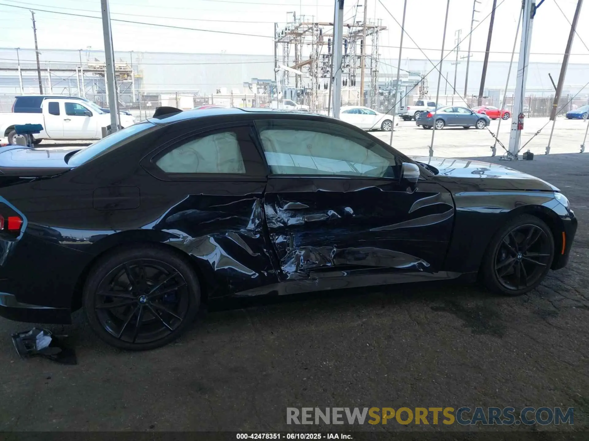 14 Photograph of a damaged car 3MW53CM02N8C51802 BMW M240 2022