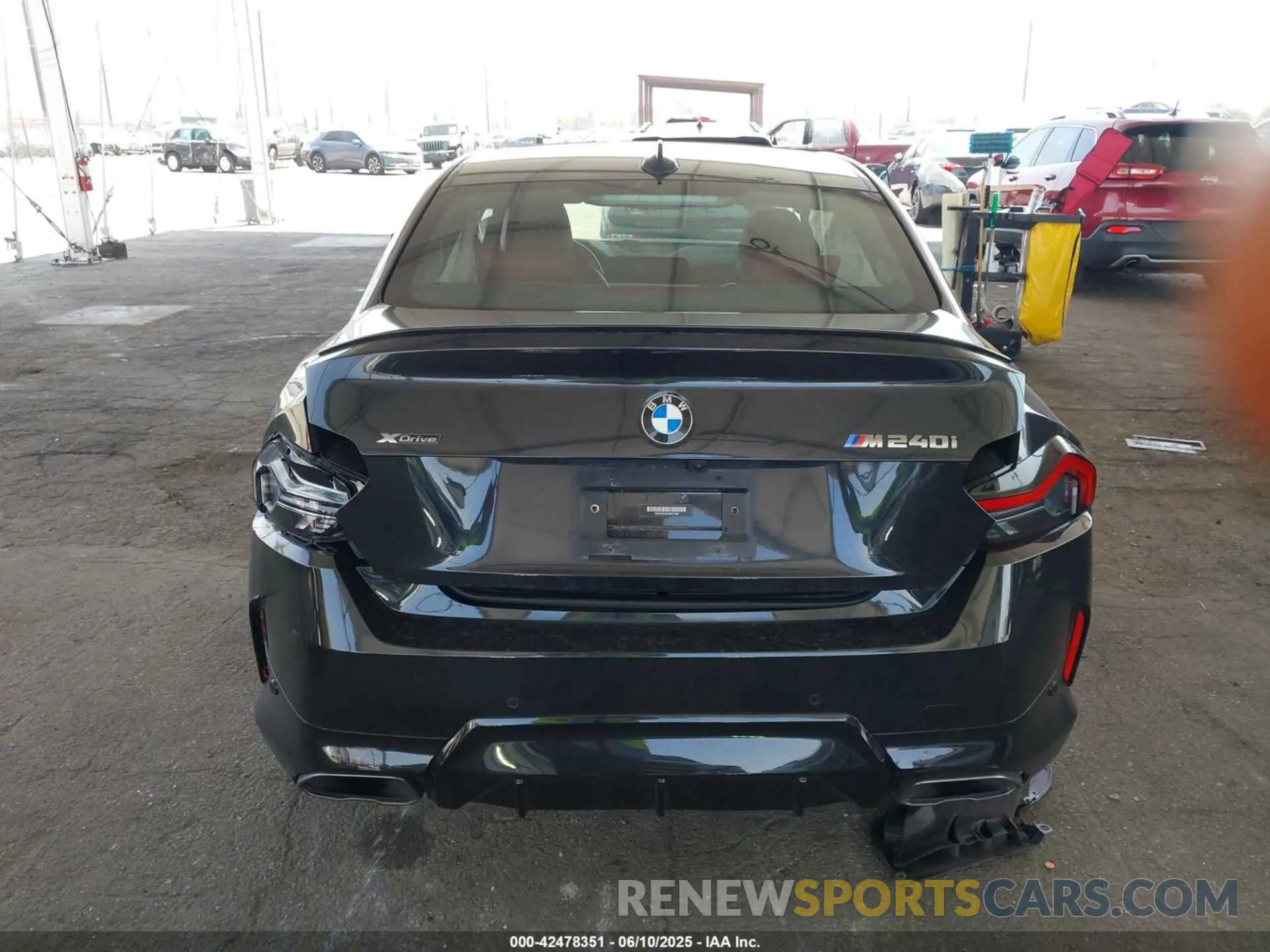 17 Photograph of a damaged car 3MW53CM02N8C51802 BMW M240 2022