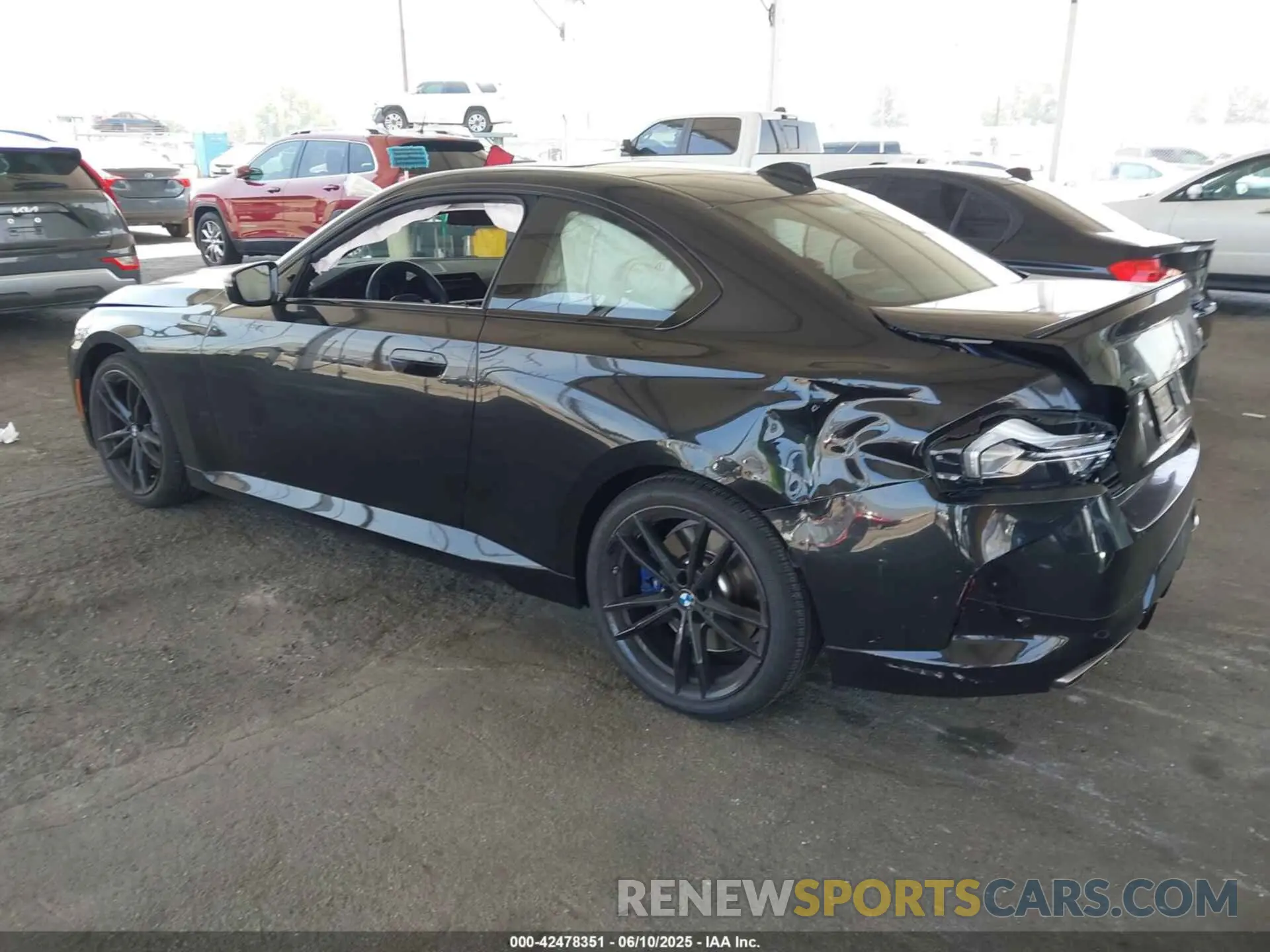 3 Photograph of a damaged car 3MW53CM02N8C51802 BMW M240 2022