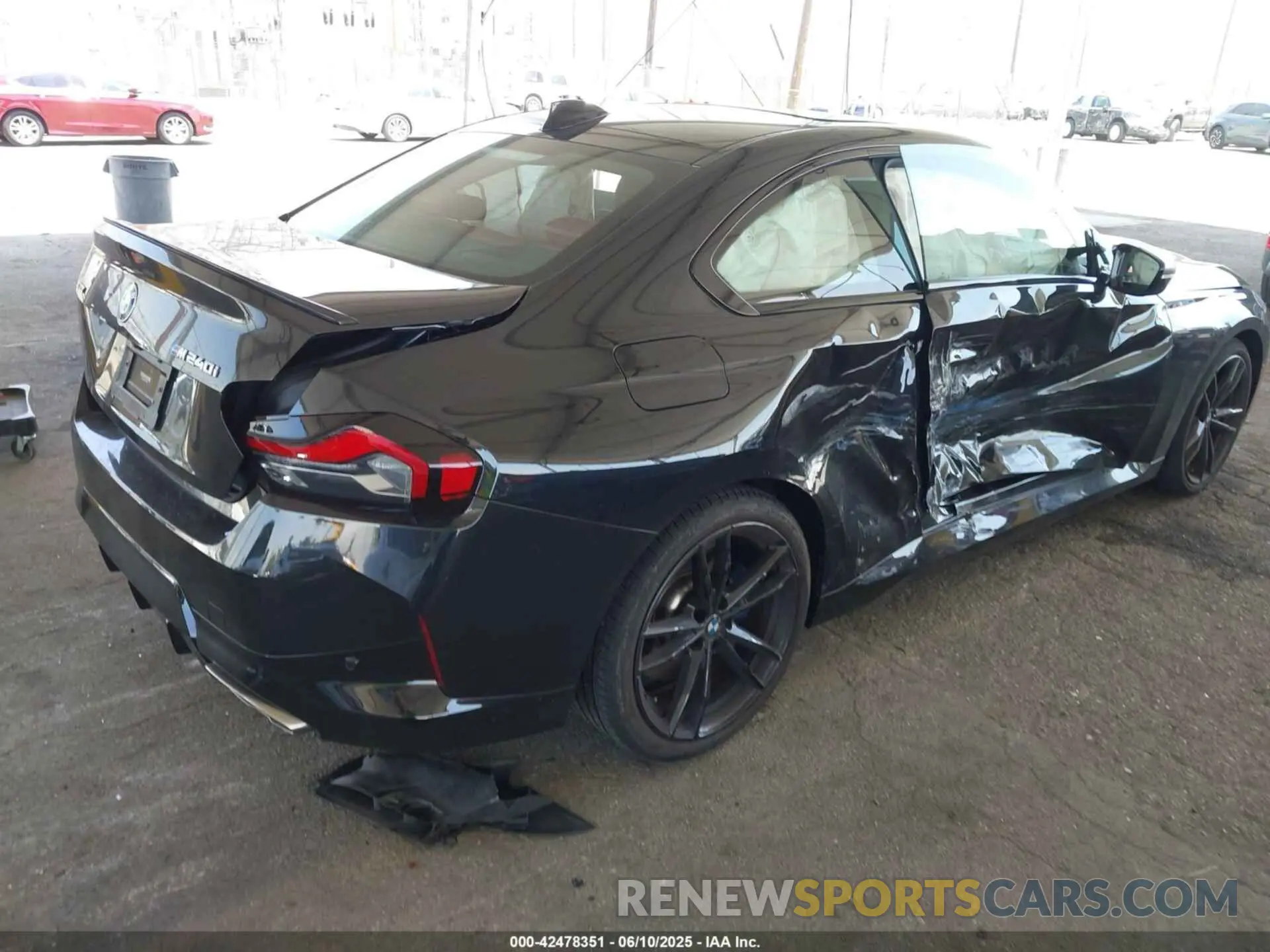 4 Photograph of a damaged car 3MW53CM02N8C51802 BMW M240 2022