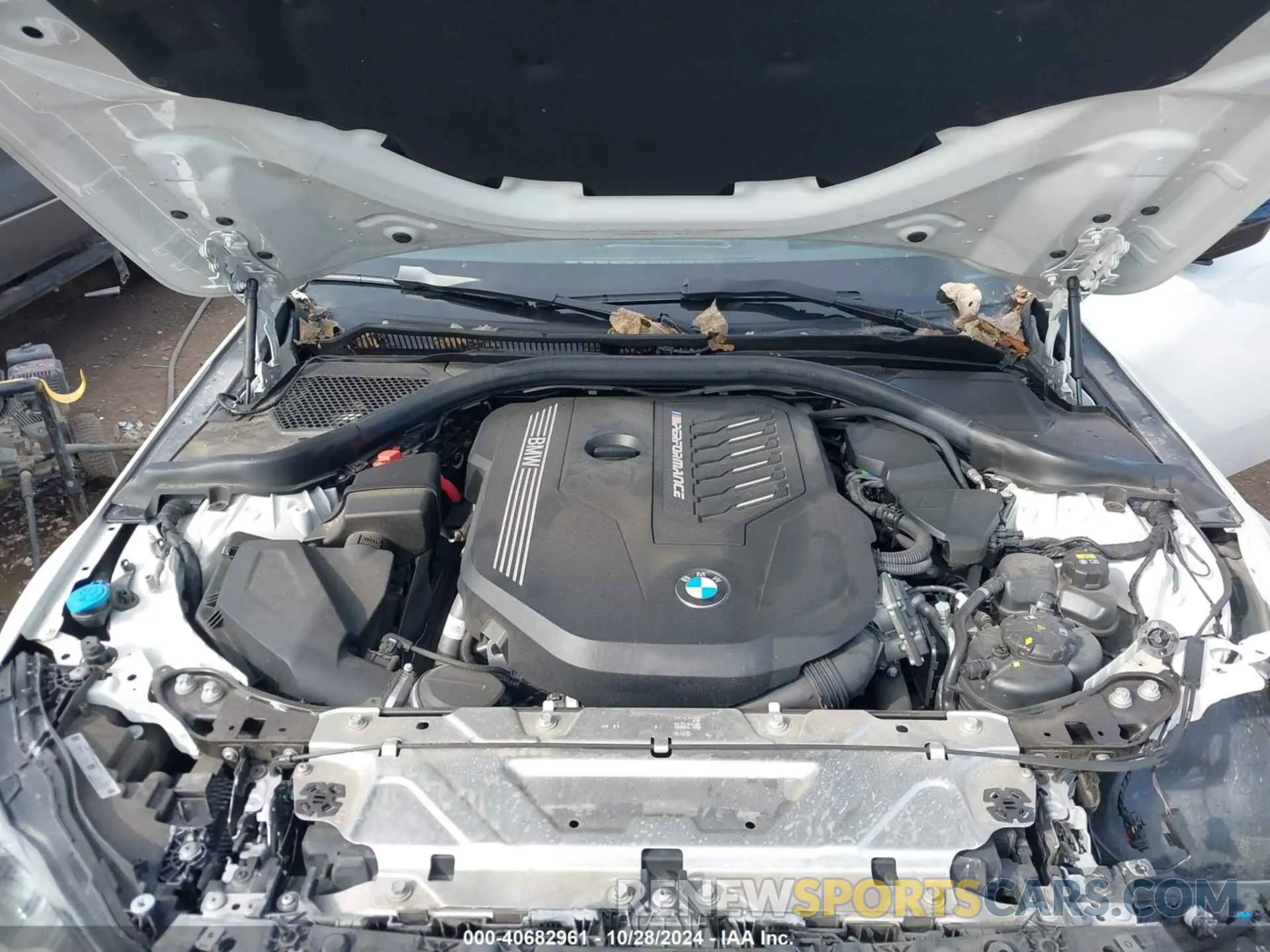 10 Photograph of a damaged car 3MW53CM04N8C36749 BMW M240 2022