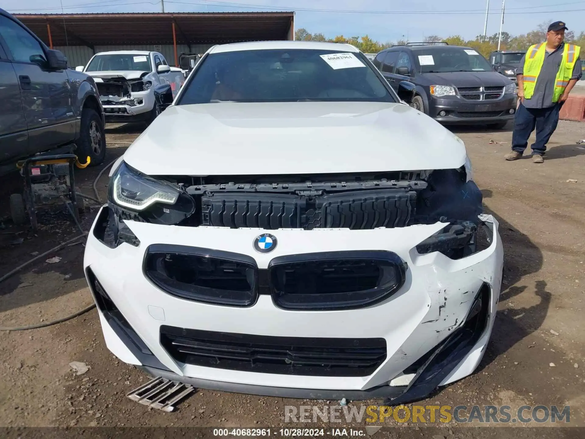 12 Photograph of a damaged car 3MW53CM04N8C36749 BMW M240 2022