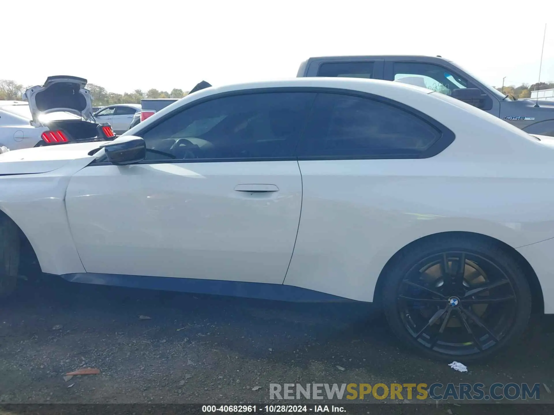 14 Photograph of a damaged car 3MW53CM04N8C36749 BMW M240 2022