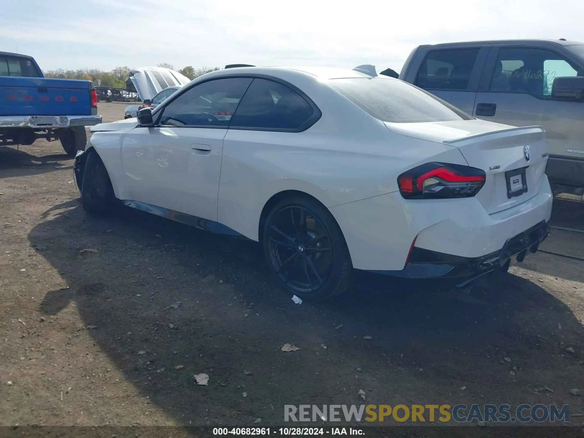 3 Photograph of a damaged car 3MW53CM04N8C36749 BMW M240 2022