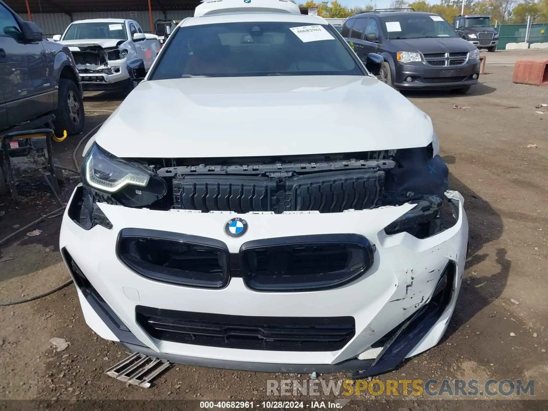 6 Photograph of a damaged car 3MW53CM04N8C36749 BMW M240 2022