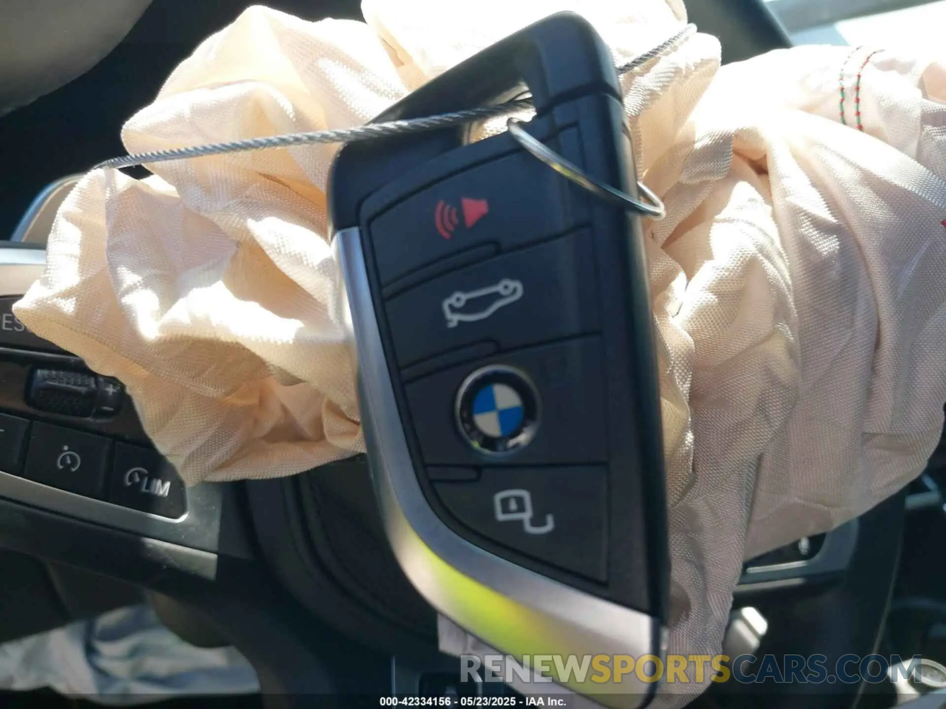 11 Photograph of a damaged car 3MW53CM05N8C49462 BMW M240 2022