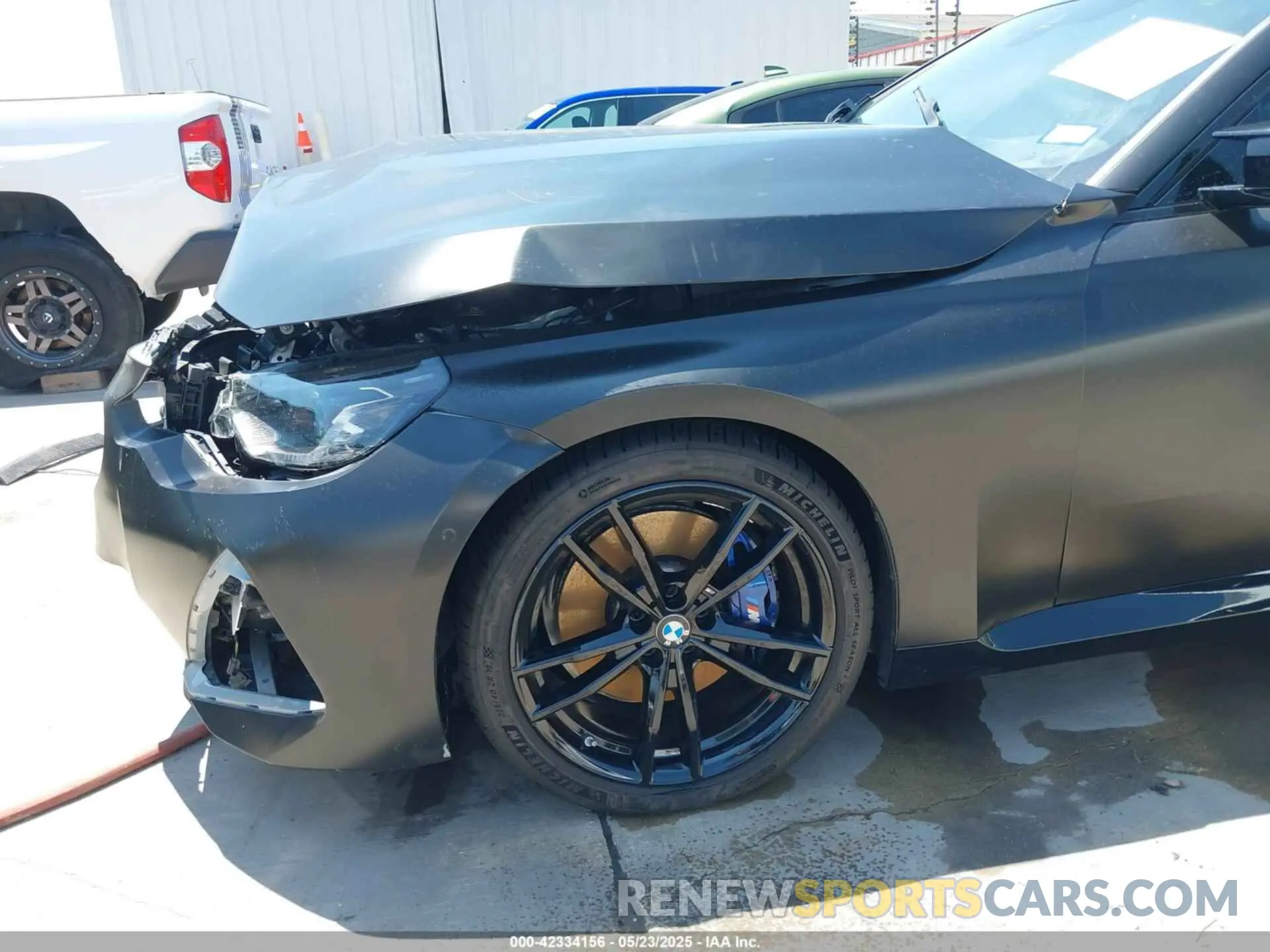 18 Photograph of a damaged car 3MW53CM05N8C49462 BMW M240 2022