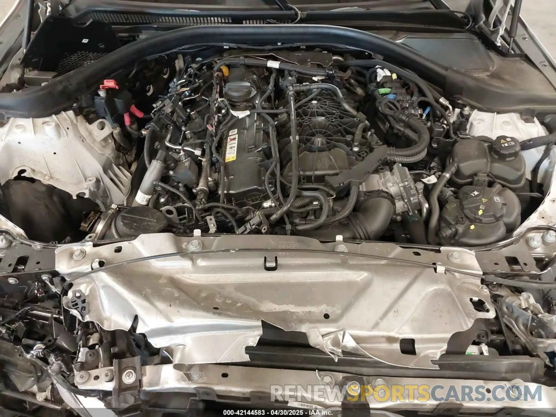 10 Photograph of a damaged car 3MW53CM04S8E92322 BMW M240 2025