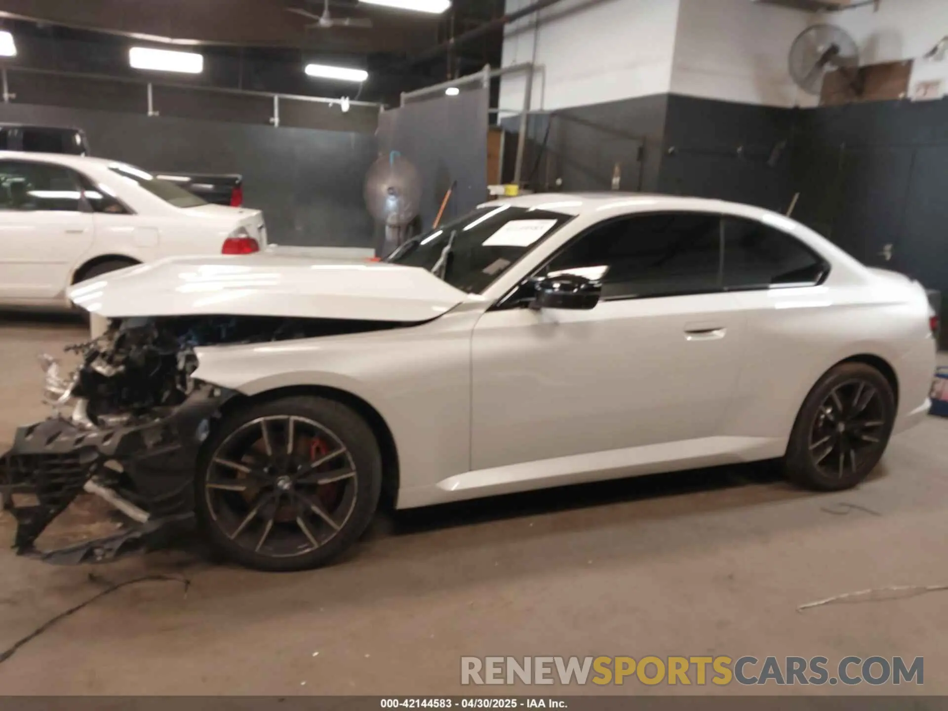 15 Photograph of a damaged car 3MW53CM04S8E92322 BMW M240 2025
