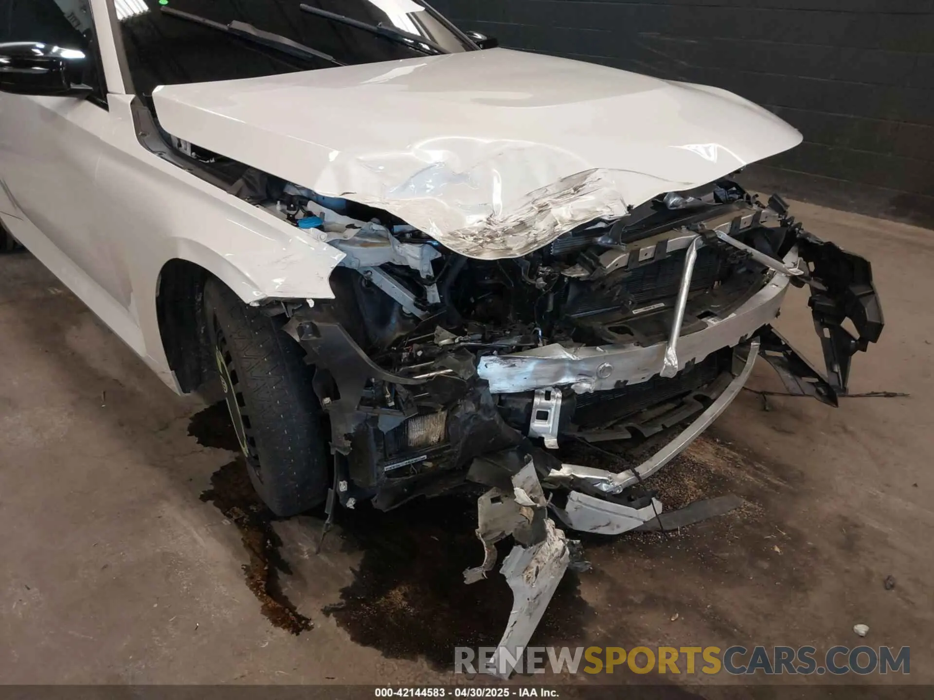 6 Photograph of a damaged car 3MW53CM04S8E92322 BMW M240 2025