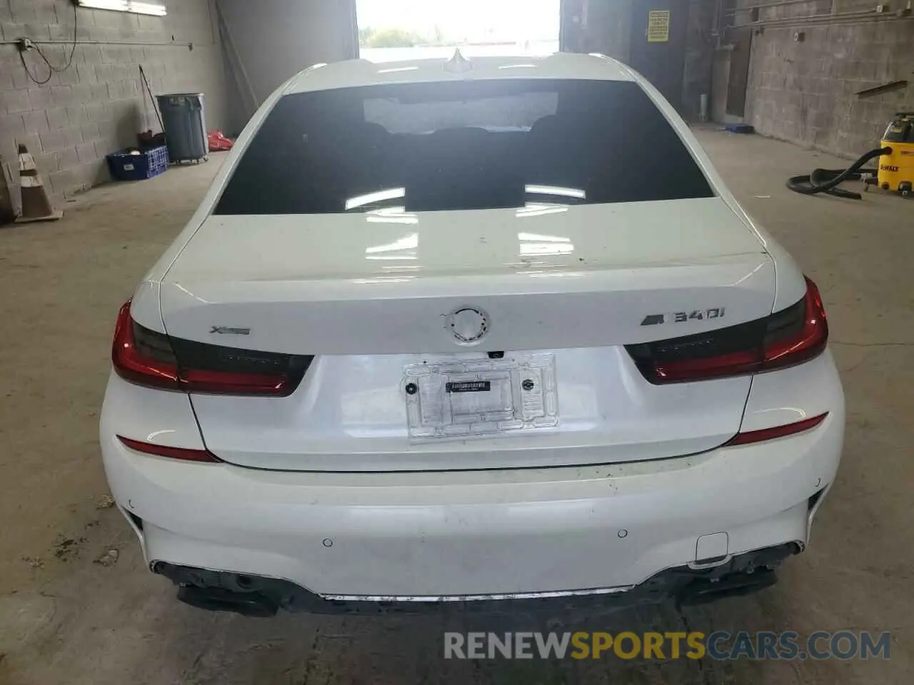 6 Photograph of a damaged car WBA5U9C03LA380439 BMW M3 2020