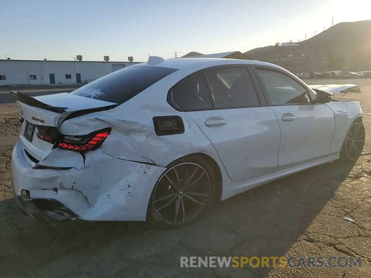3 Photograph of a damaged car 3MW5U7J05M8B93885 BMW M3 2021
