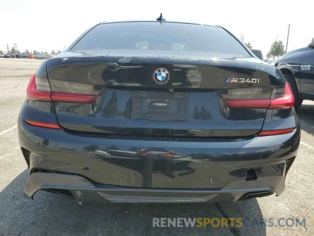 6 Photograph of a damaged car 3MW5U7J08M8B65398 BMW M3 2021
