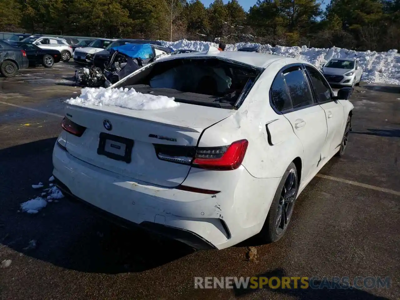 4 Photograph of a damaged car 3MW5U9J02M8C01226 BMW M3 2021