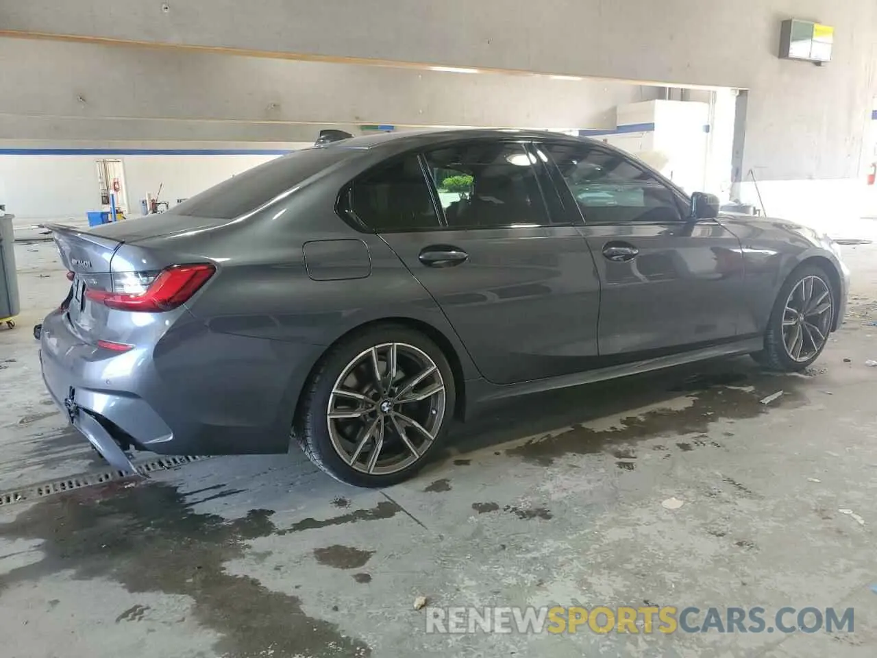 3 Photograph of a damaged car 3MW5U9J06M8B56100 BMW M3 2021