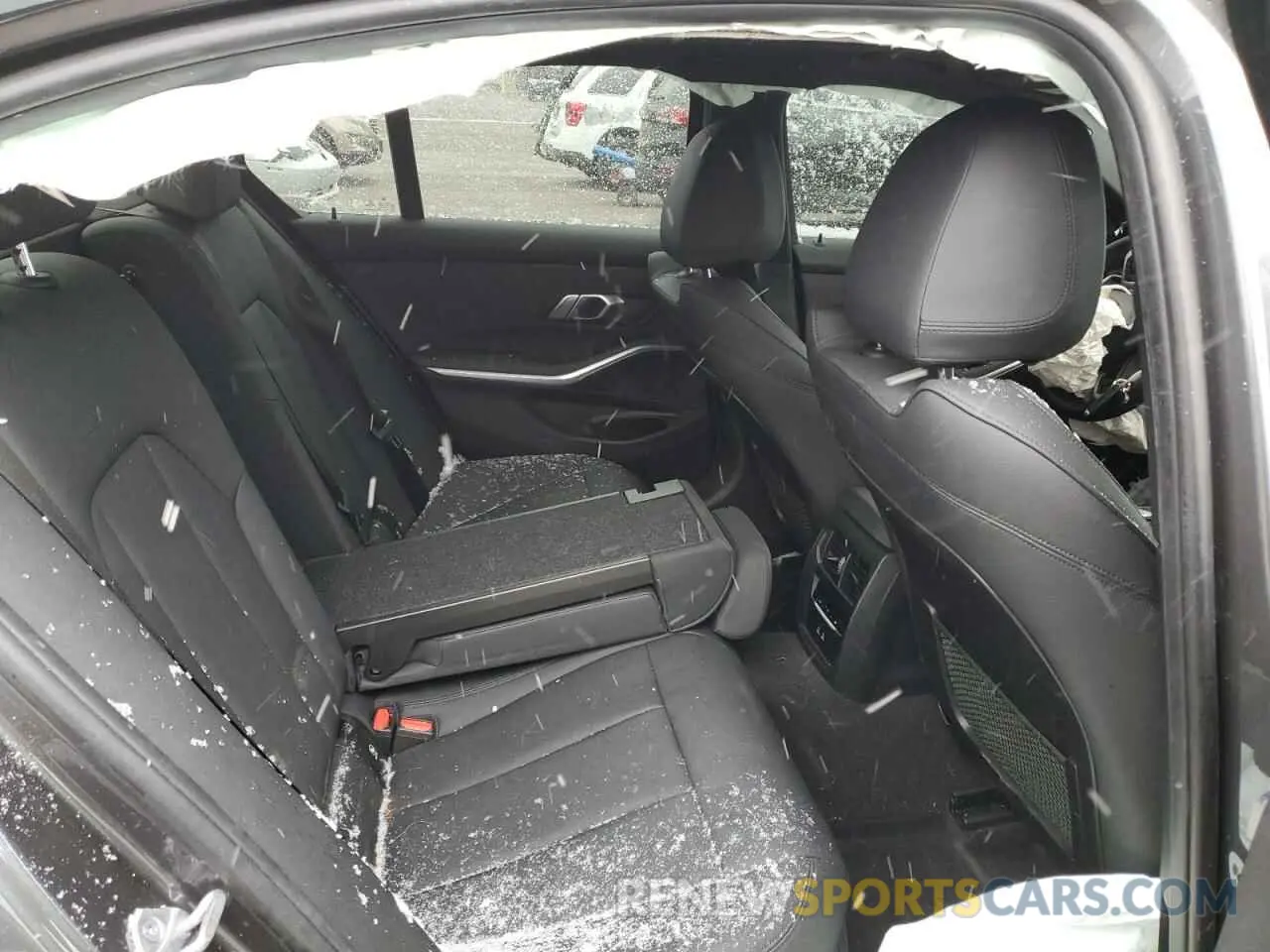 10 Photograph of a damaged car 3MW5U9J06M8B61300 BMW M3 2021