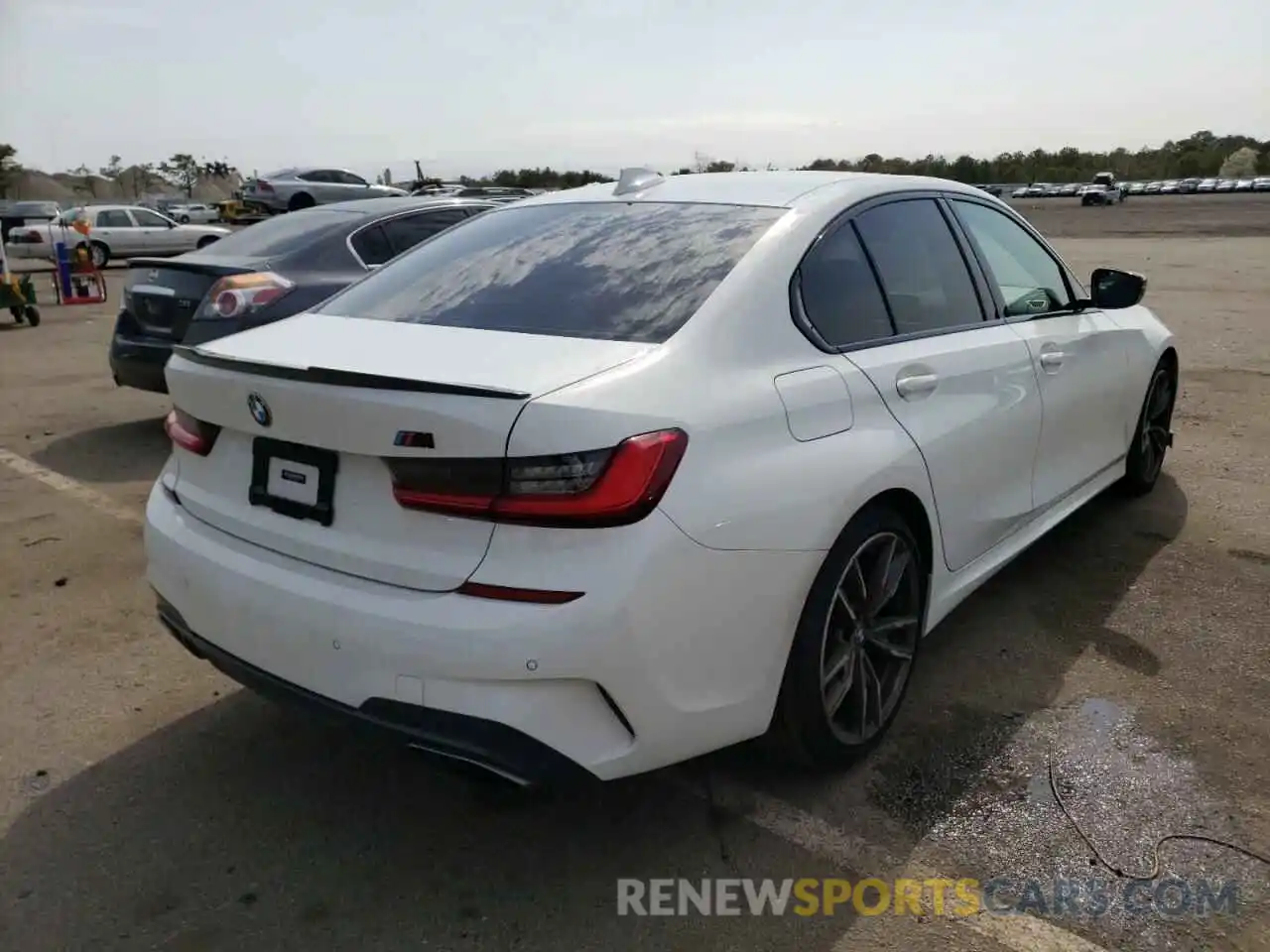 4 Photograph of a damaged car 3MW5U9J06M8B62852 BMW M3 2021