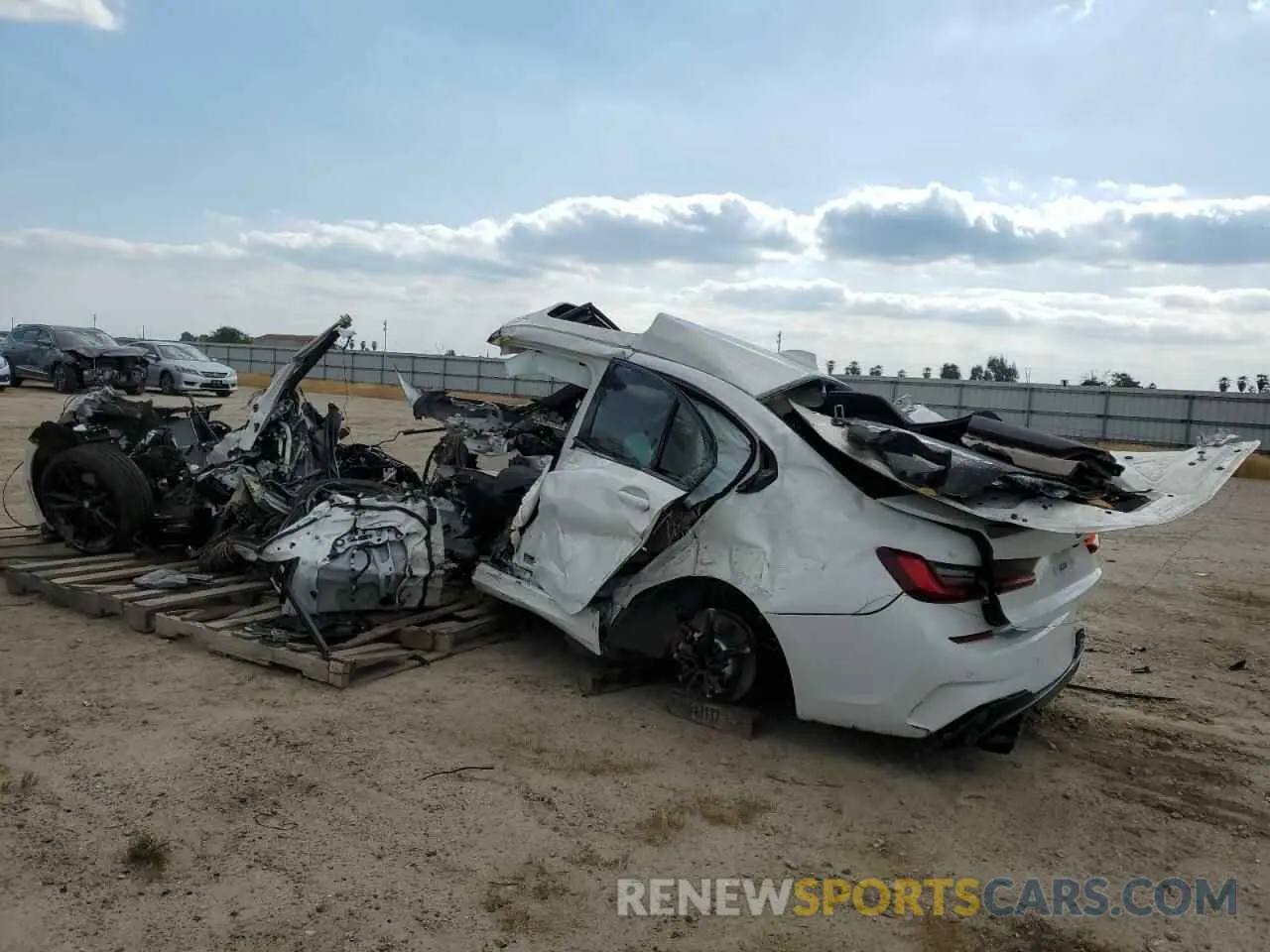 2 Photograph of a damaged car 3MW5U7J03N8C34225 BMW M3 2022