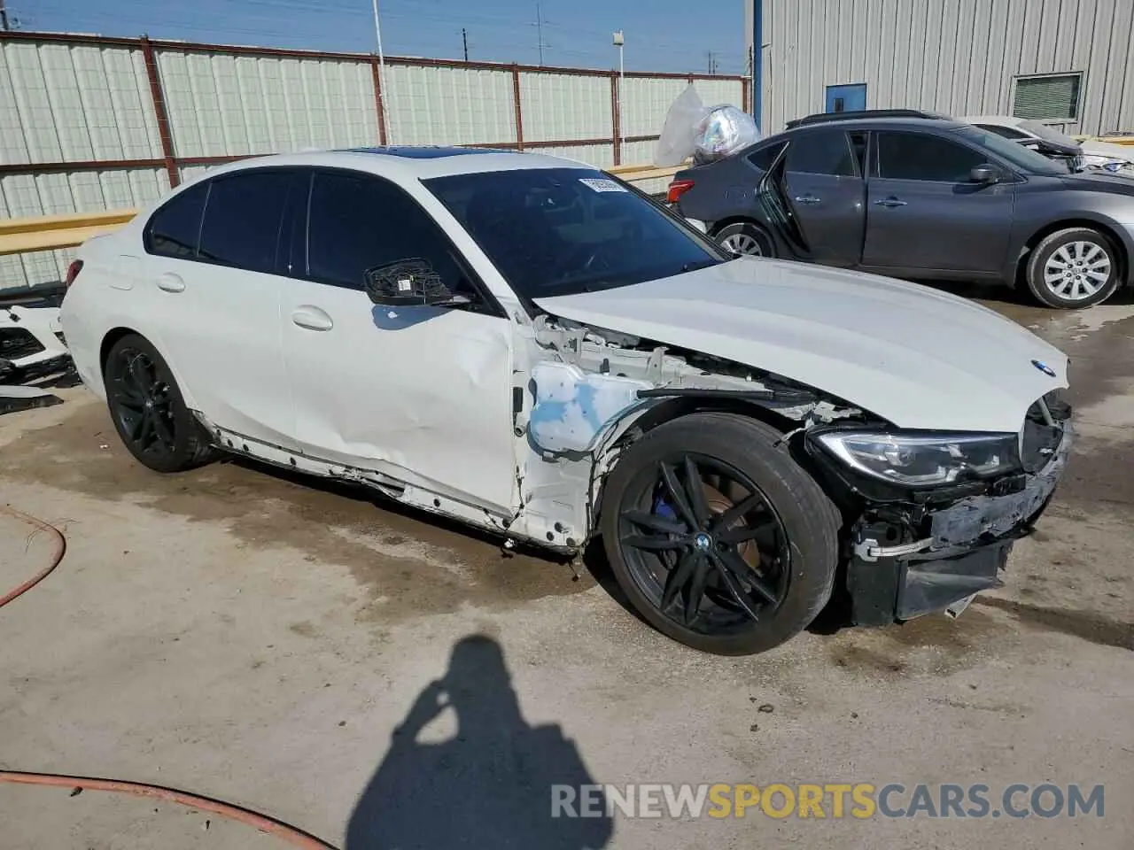4 Photograph of a damaged car 3MW5U7J0XN8C26736 BMW M3 2022