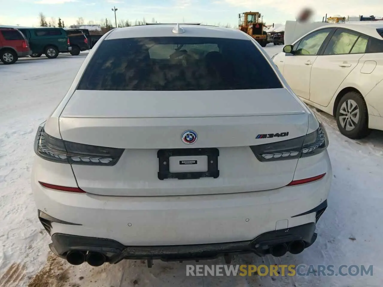 6 Photograph of a damaged car 3MW5U9J04N8C68556 BMW M3 2022