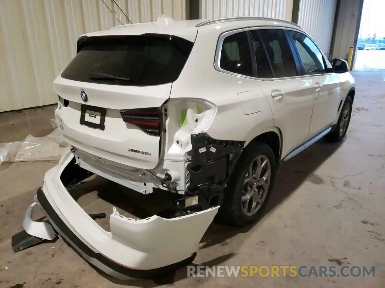 4 Photograph of a damaged car 5UX53DP06N9J81441 BMW M3 2022