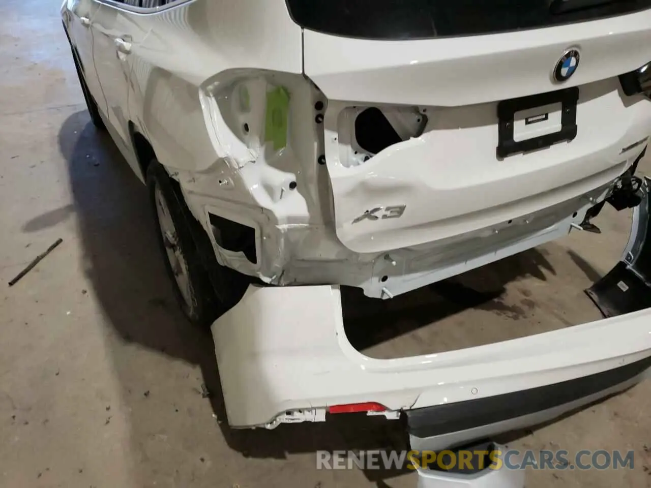 9 Photograph of a damaged car 5UX53DP06N9J81441 BMW M3 2022