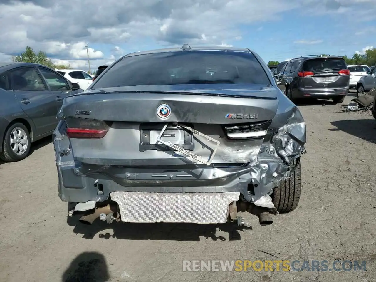 6 Photograph of a damaged car 3MW49FF09P8D37233 BMW M3 2023