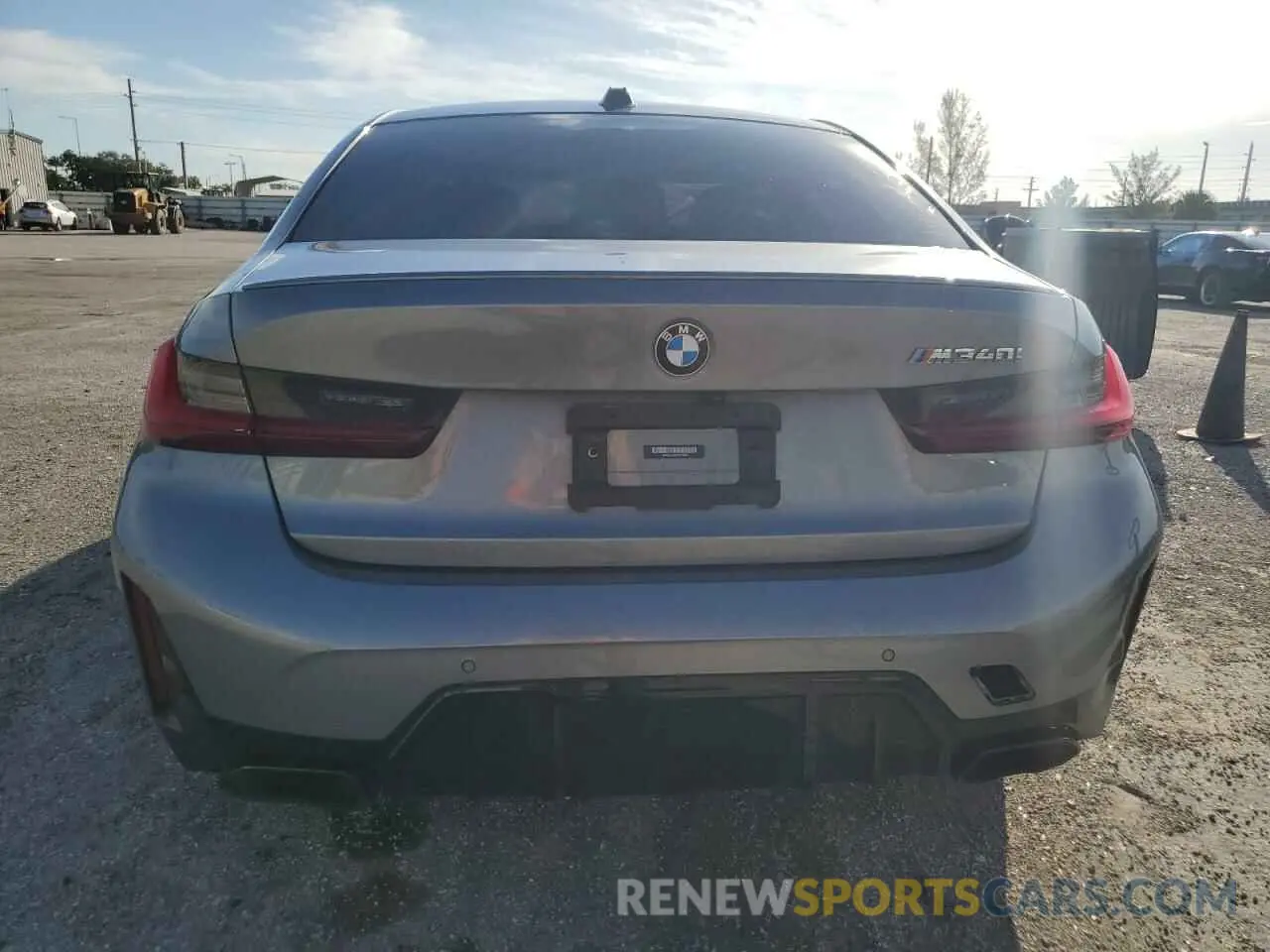 6 Photograph of a damaged car 3MW49FS09P8C79257 BMW M3 2023