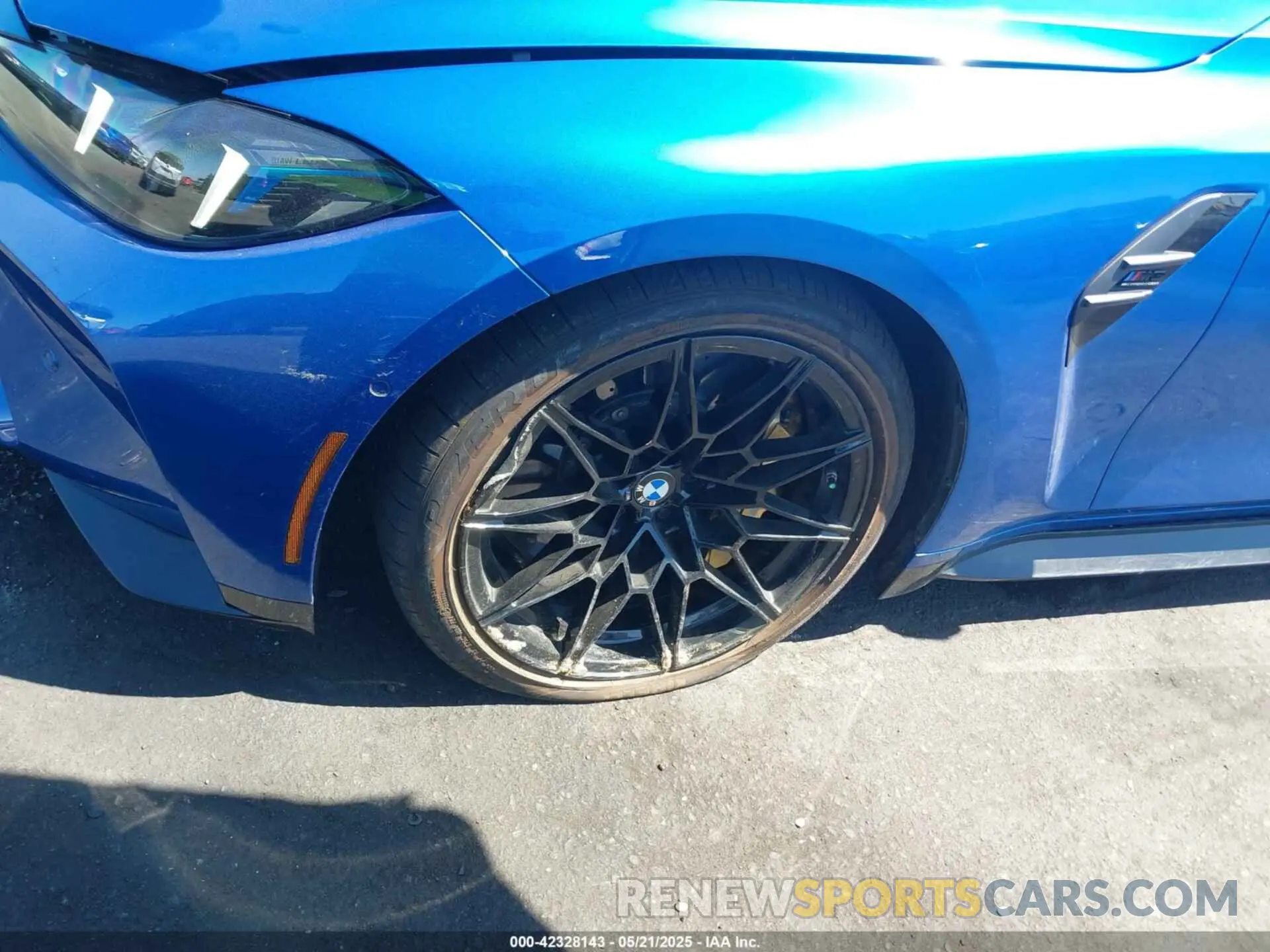 17 Photograph of a damaged car WBS33HJ05SFU29063 BMW M3 2025