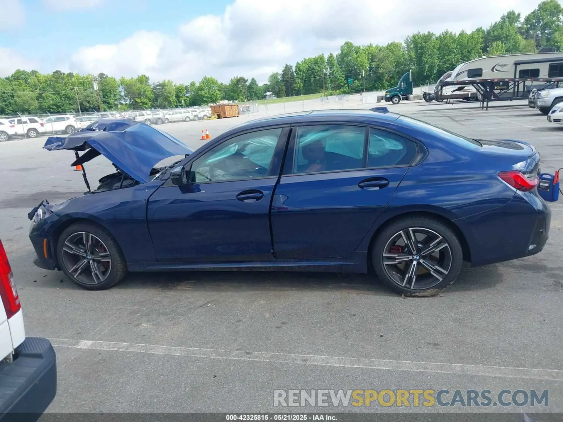 14 Photograph of a damaged car 3MW49FF04R8E25559 BMW M340I 2024
