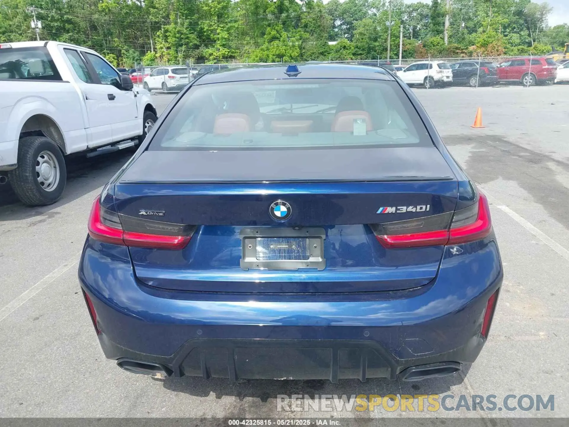 16 Photograph of a damaged car 3MW49FF04R8E25559 BMW M340I 2024