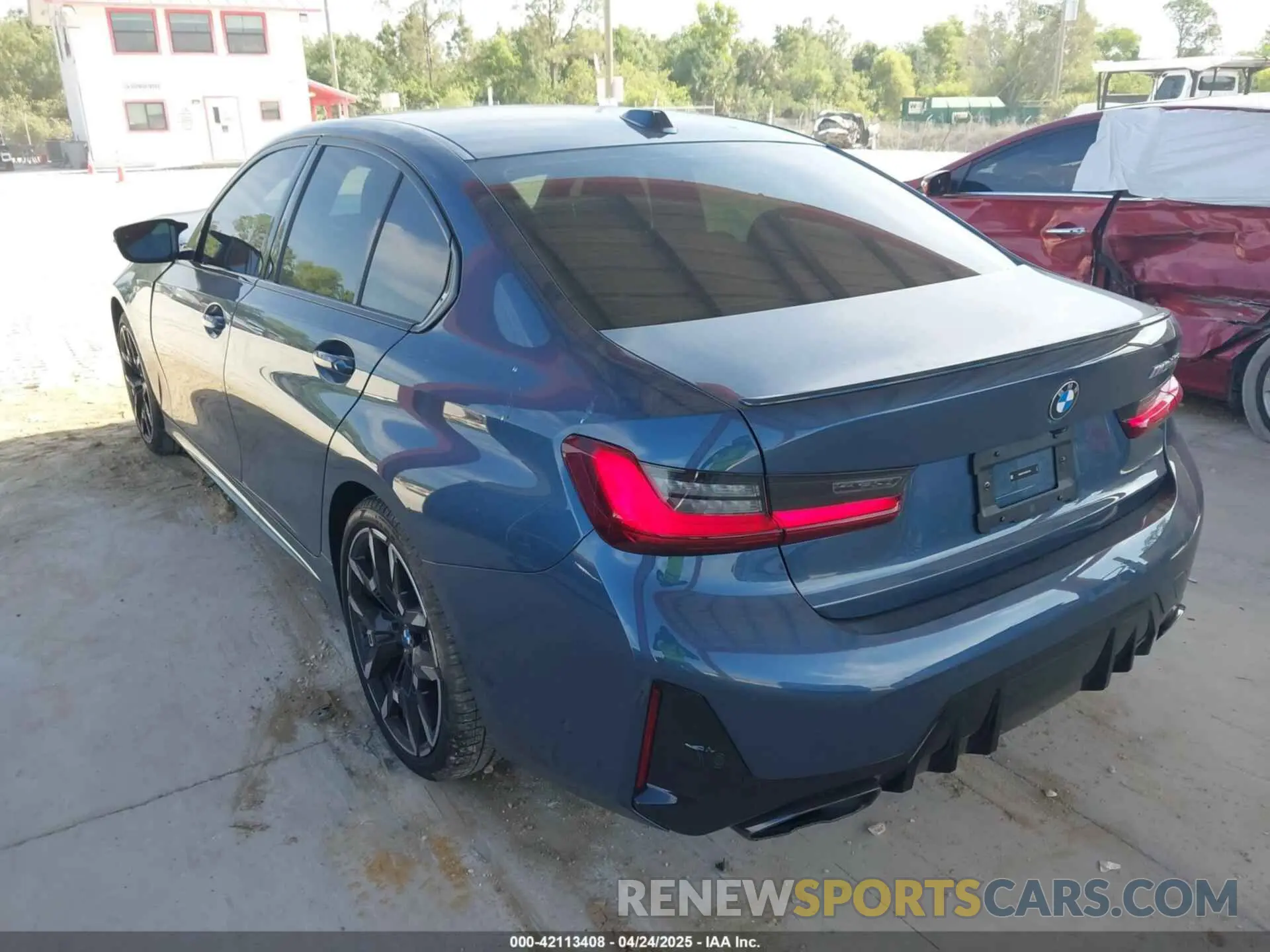 3 Photograph of a damaged car 3MW59FT05S8F47278 BMW M340I 2025