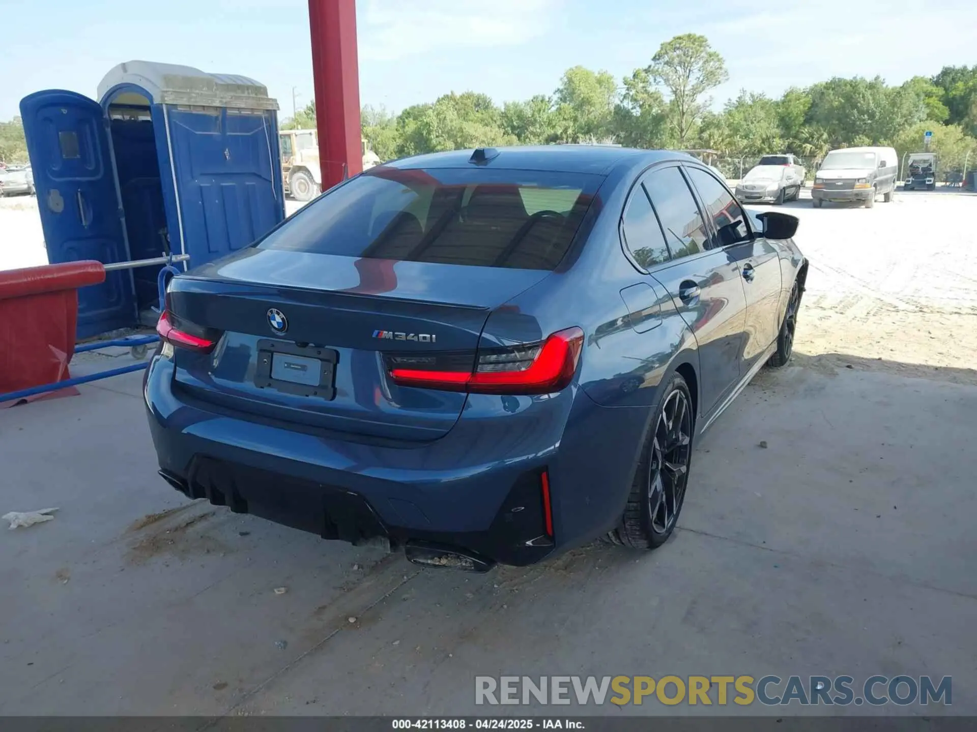 4 Photograph of a damaged car 3MW59FT05S8F47278 BMW M340I 2025