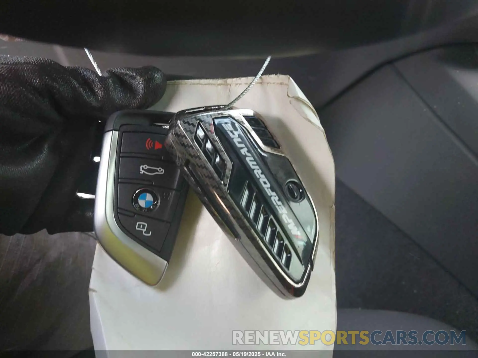 11 Photograph of a damaged car 3MW69FT01S8F09888 BMW M340I 2025