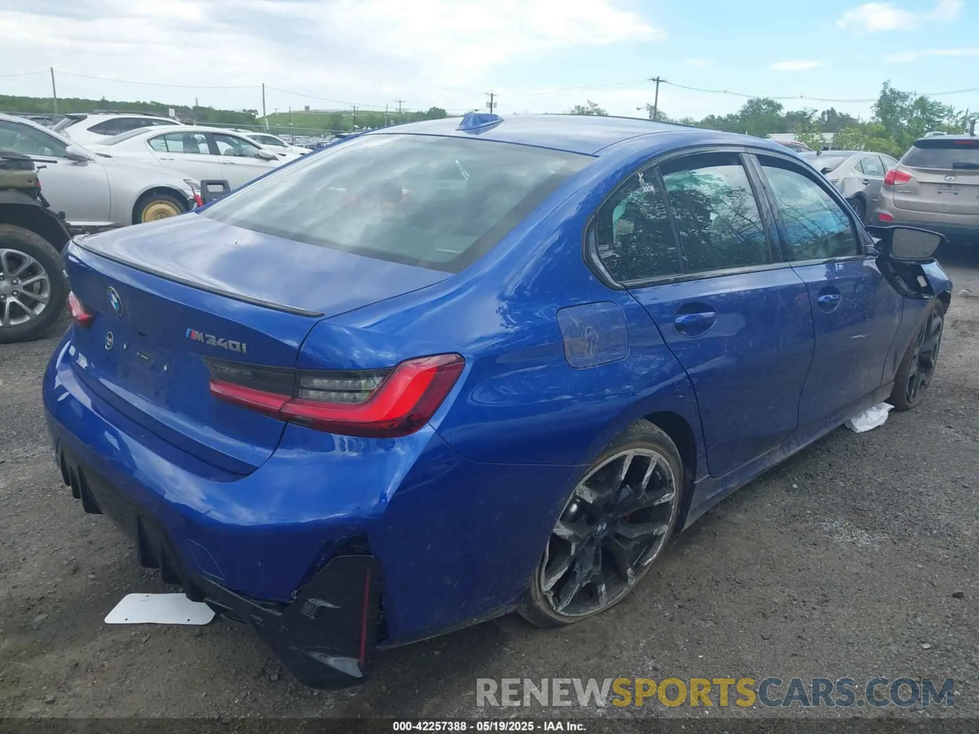 4 Photograph of a damaged car 3MW69FT01S8F09888 BMW M340I 2025