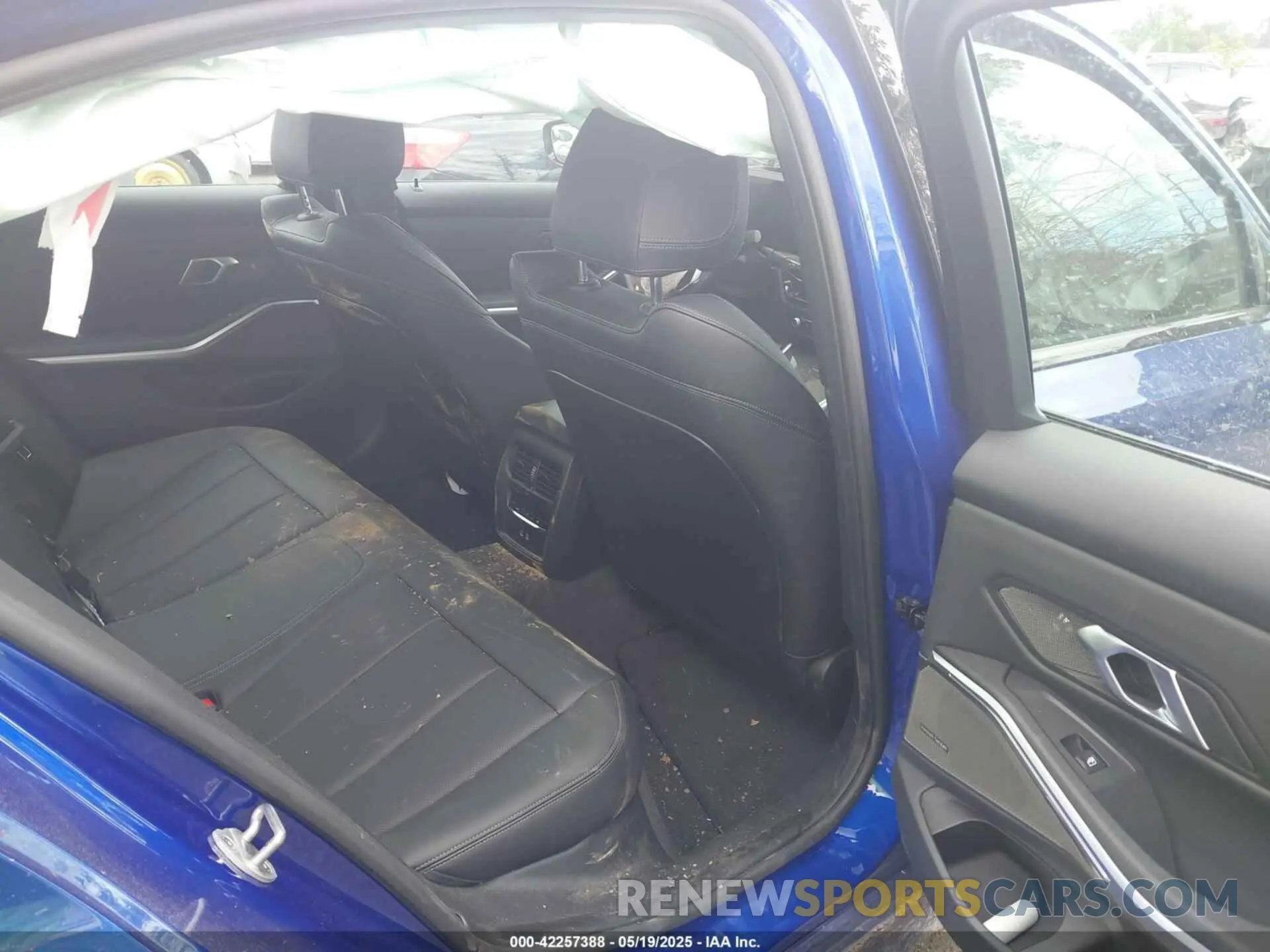 8 Photograph of a damaged car 3MW69FT01S8F09888 BMW M340I 2025