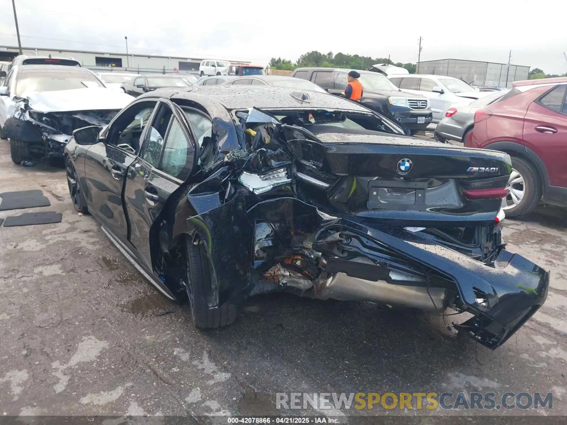 3 Photograph of a damaged car 3MW69FT01S8F34547 BMW M340I 2025