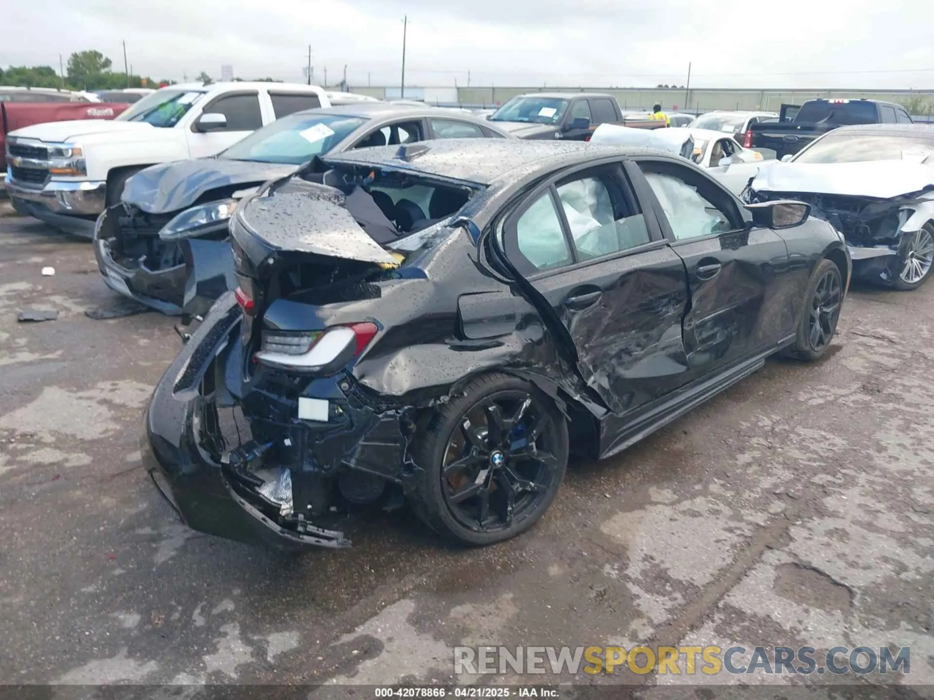 4 Photograph of a damaged car 3MW69FT01S8F34547 BMW M340I 2025