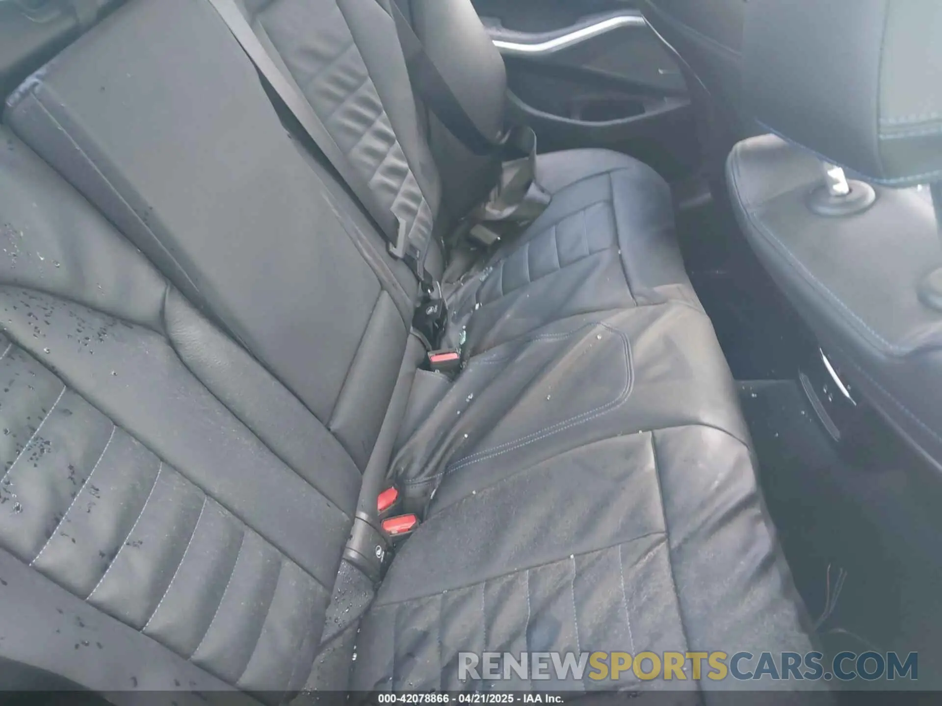 8 Photograph of a damaged car 3MW69FT01S8F34547 BMW M340I 2025