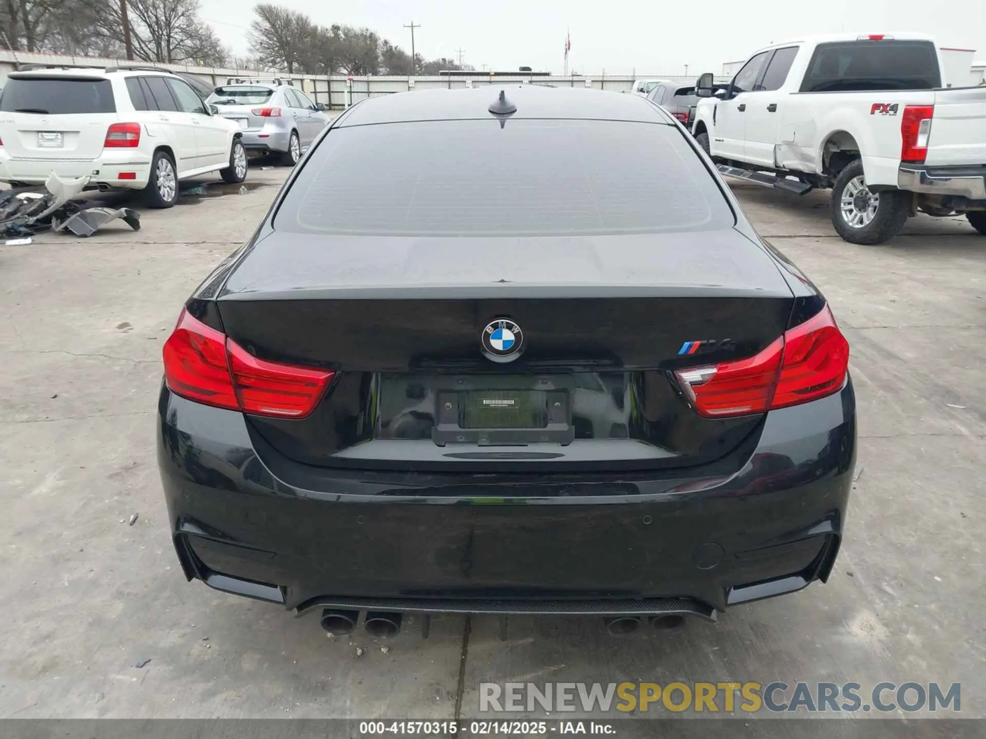 17 Photograph of a damaged car WBS4Y9C53KAH82910 BMW M4 2019