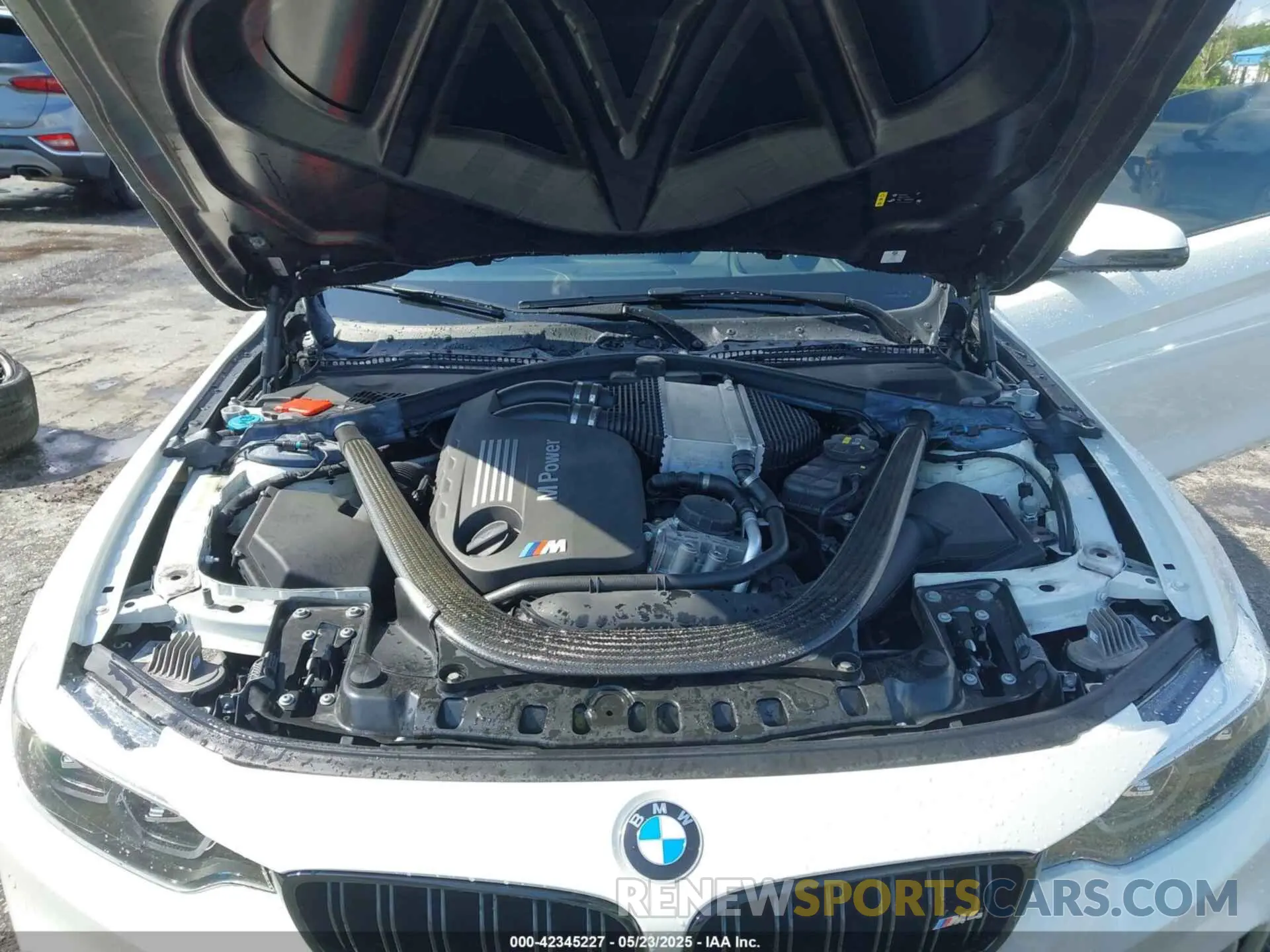 10 Photograph of a damaged car WBS3S7C04LAH85175 BMW M4 2020