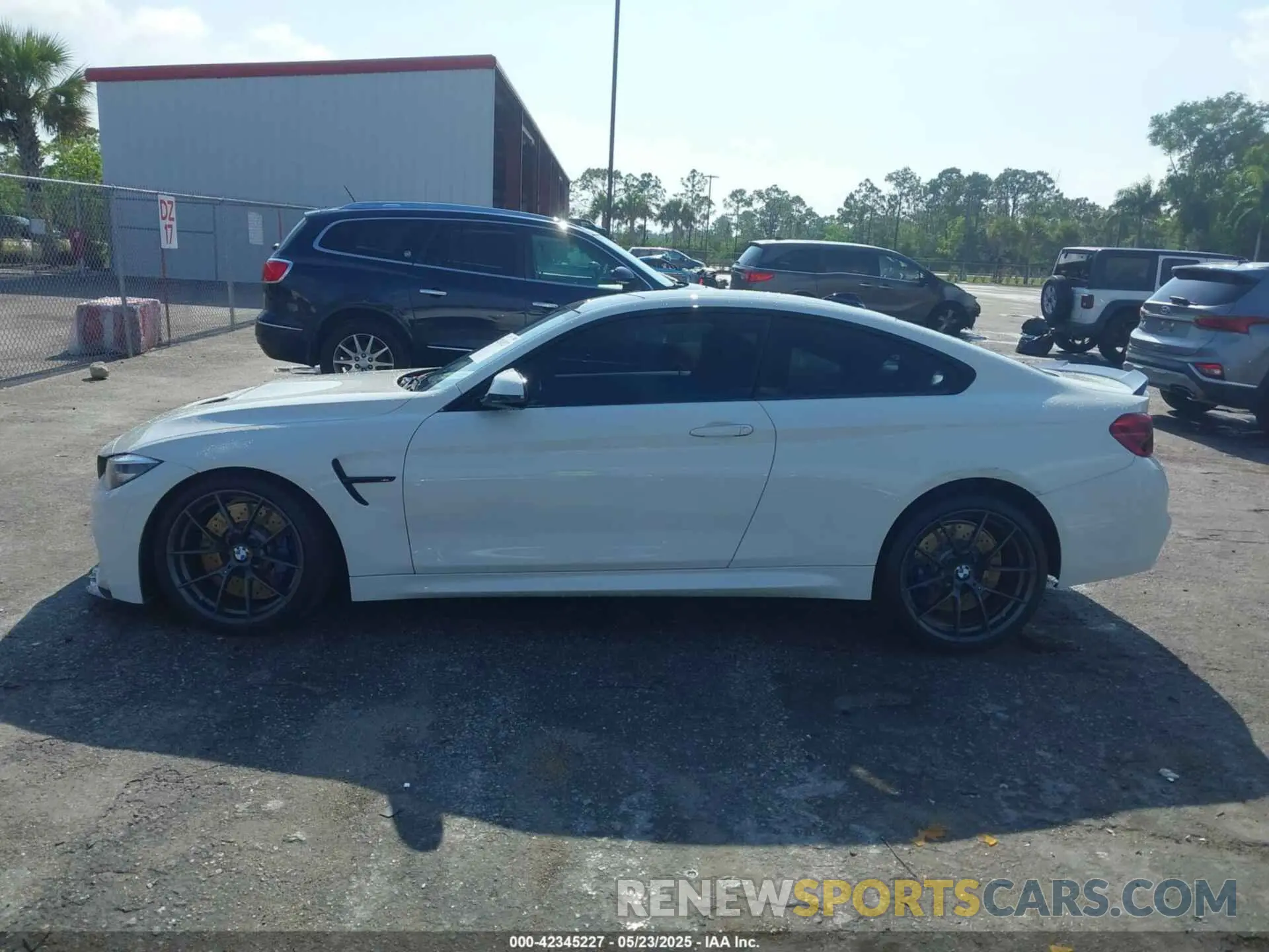 15 Photograph of a damaged car WBS3S7C04LAH85175 BMW M4 2020