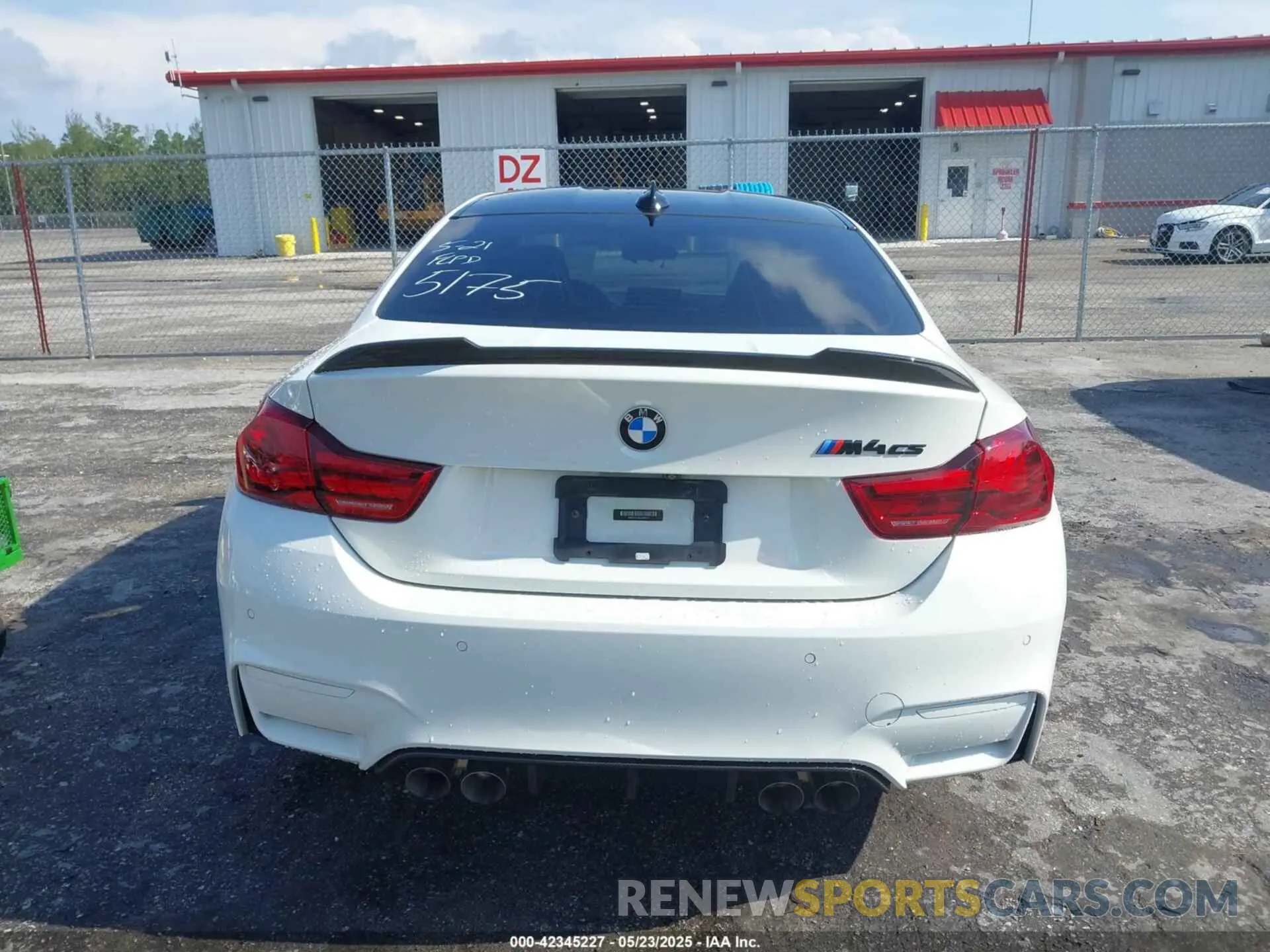 17 Photograph of a damaged car WBS3S7C04LAH85175 BMW M4 2020