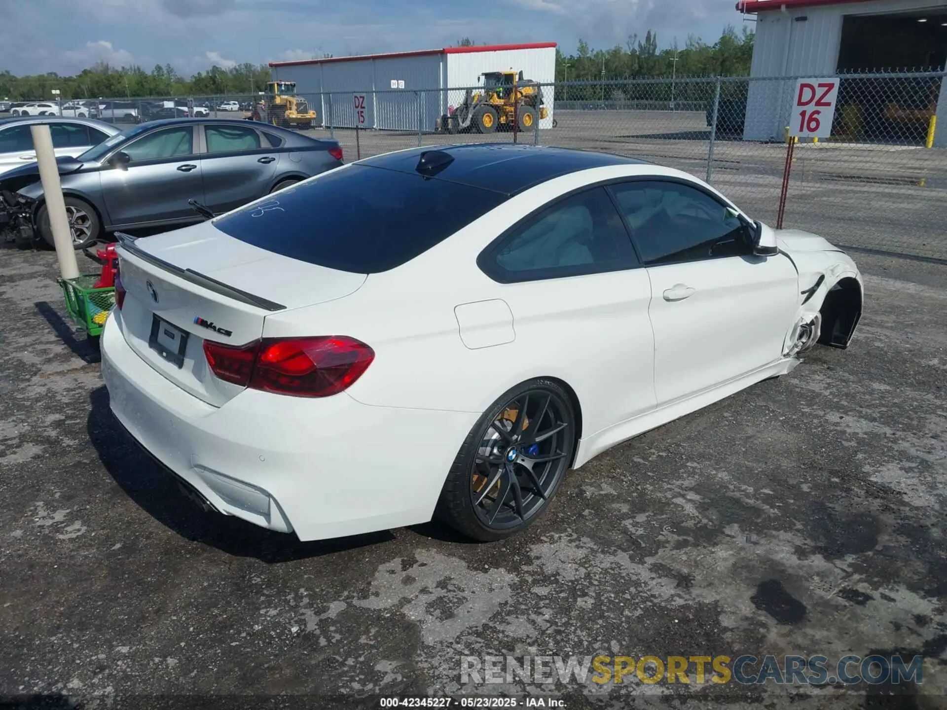 4 Photograph of a damaged car WBS3S7C04LAH85175 BMW M4 2020