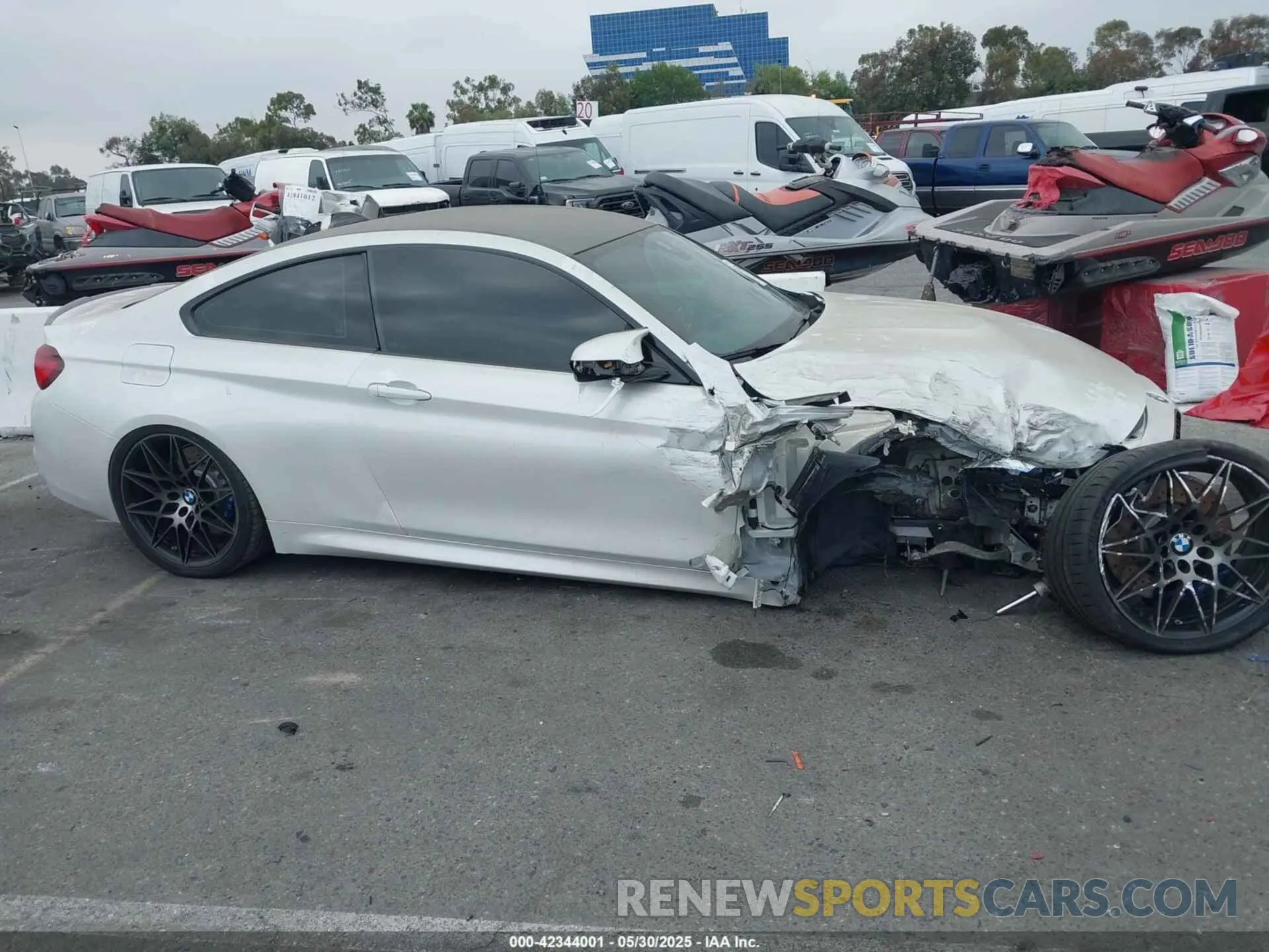 14 Photograph of a damaged car WBS4Y9C02LFH51236 BMW M4 2020