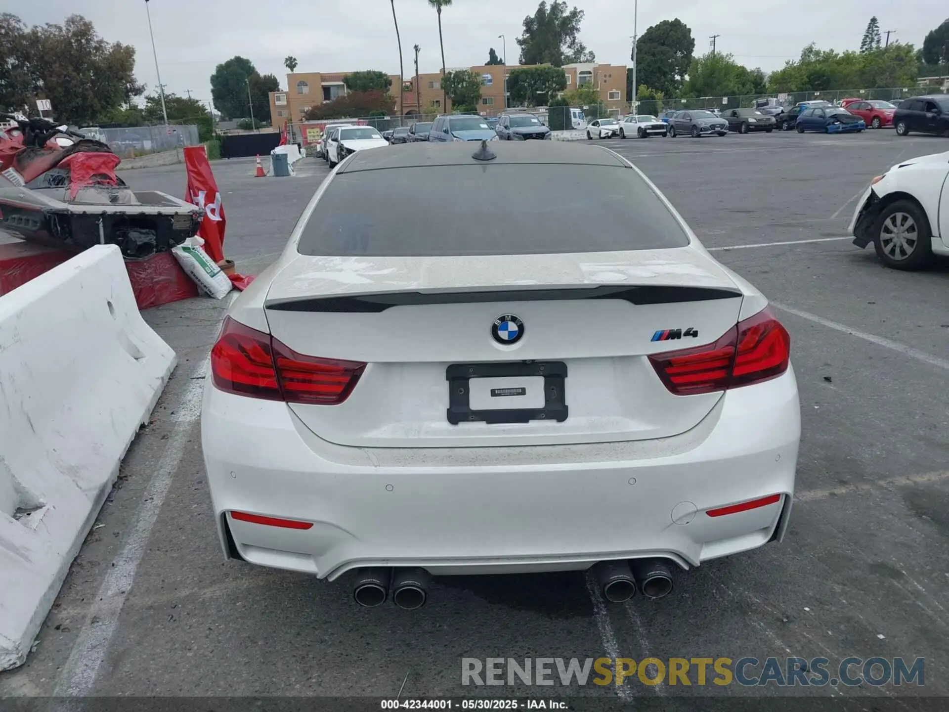 17 Photograph of a damaged car WBS4Y9C02LFH51236 BMW M4 2020