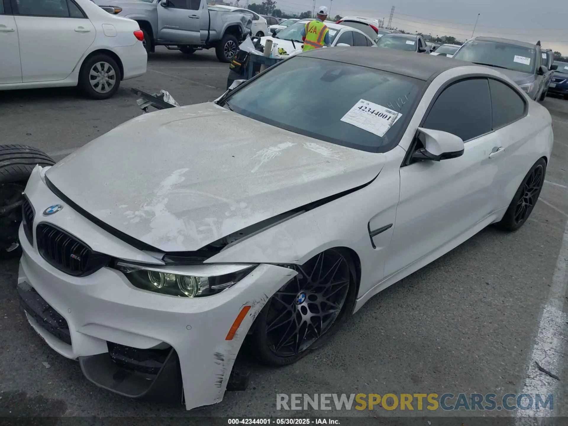 2 Photograph of a damaged car WBS4Y9C02LFH51236 BMW M4 2020