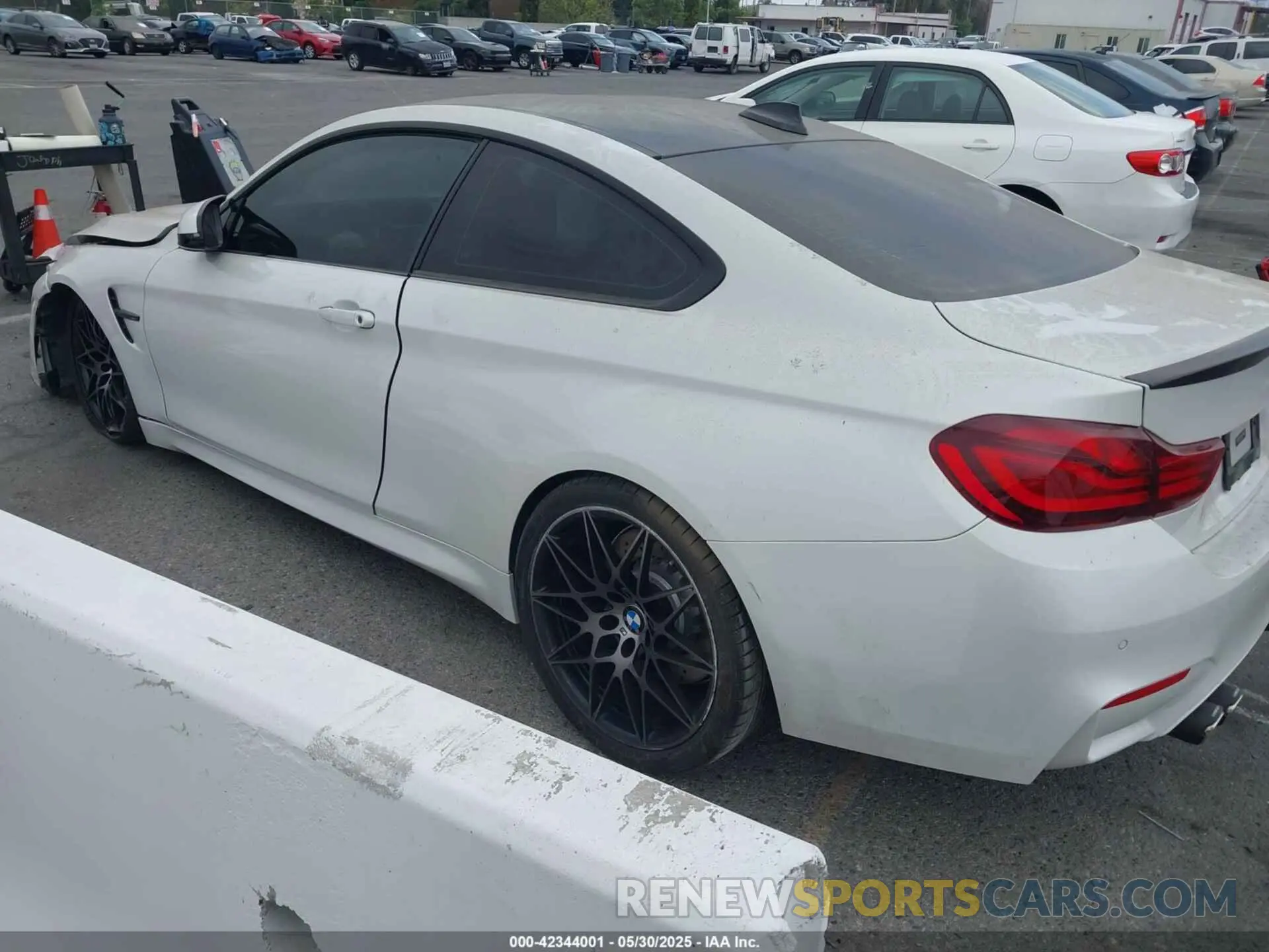 3 Photograph of a damaged car WBS4Y9C02LFH51236 BMW M4 2020