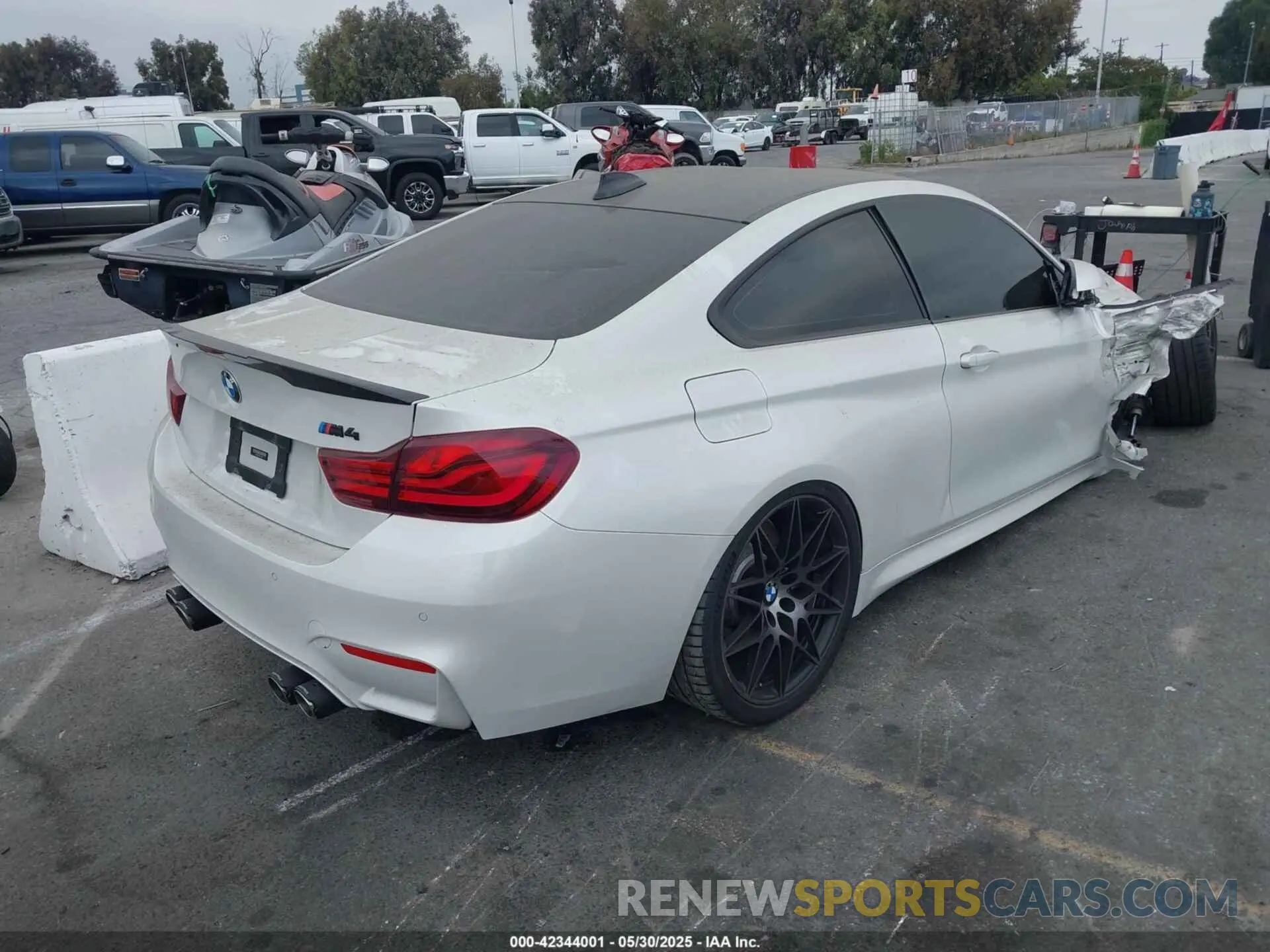 4 Photograph of a damaged car WBS4Y9C02LFH51236 BMW M4 2020