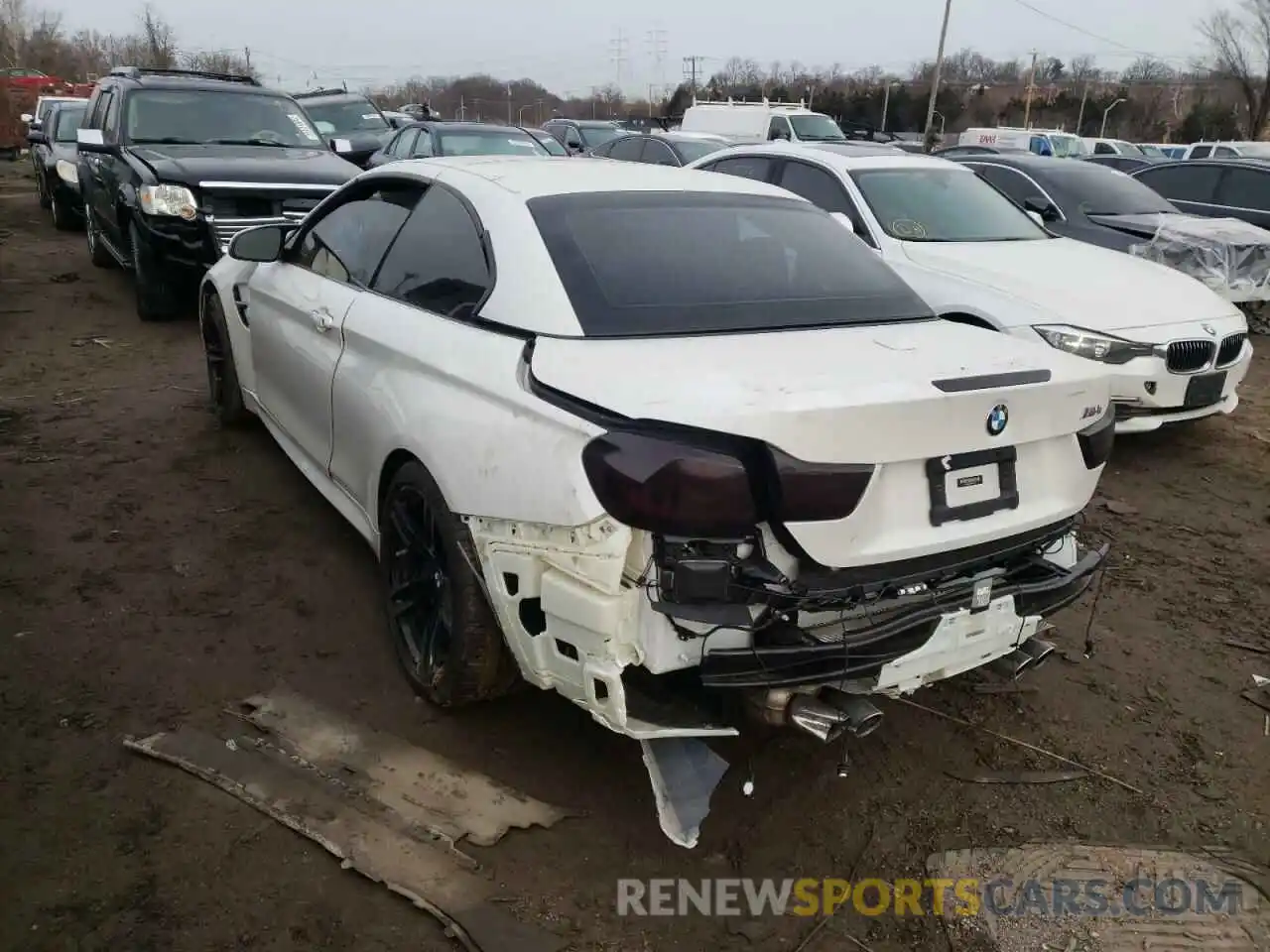 3 Photograph of a damaged car WBS4Z9C09L5N95177 BMW M4 2020